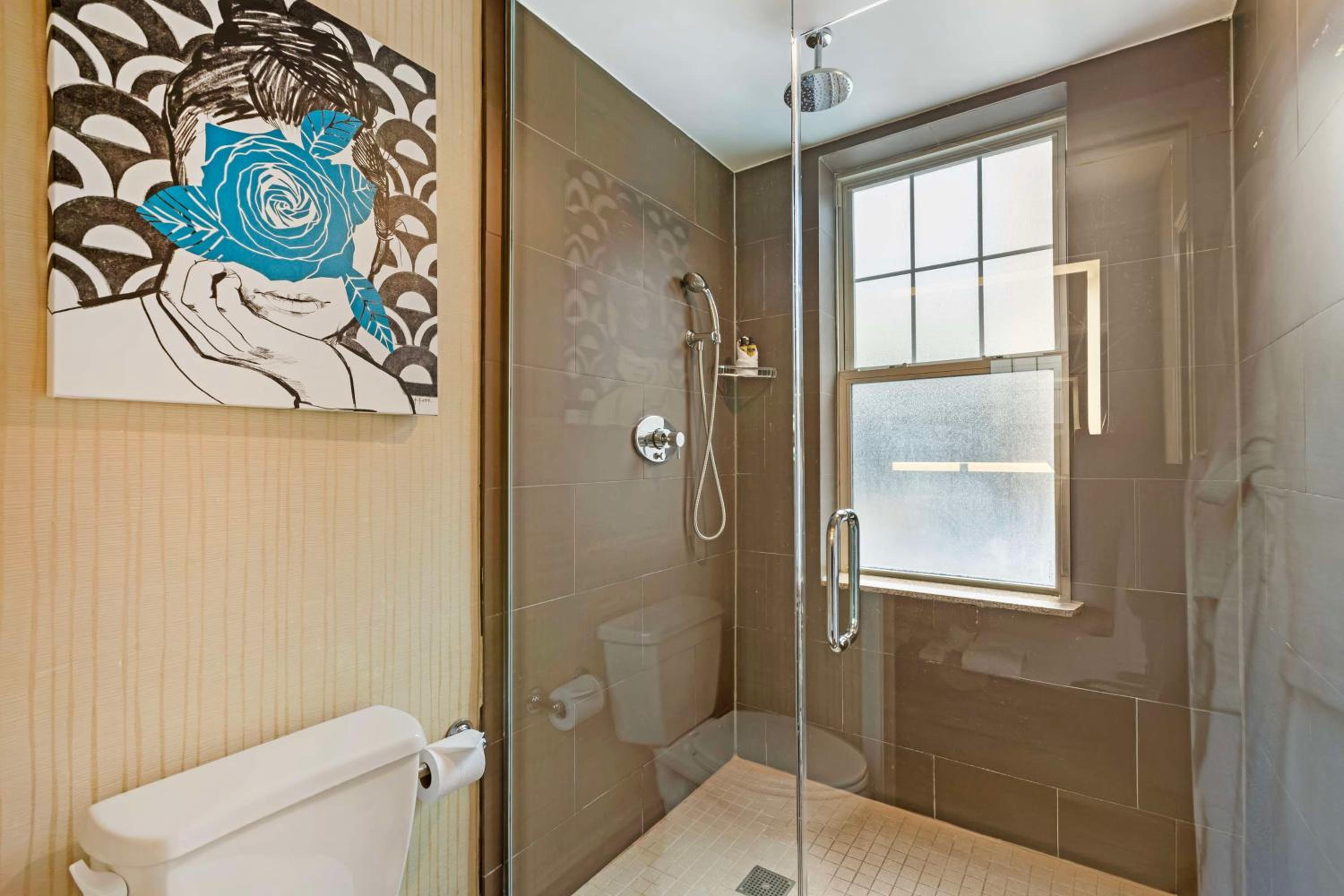 Two-Room King Suite with Two King Beds, Sofa Bed and Kitchenette - Non-Smoking - Photo 3
