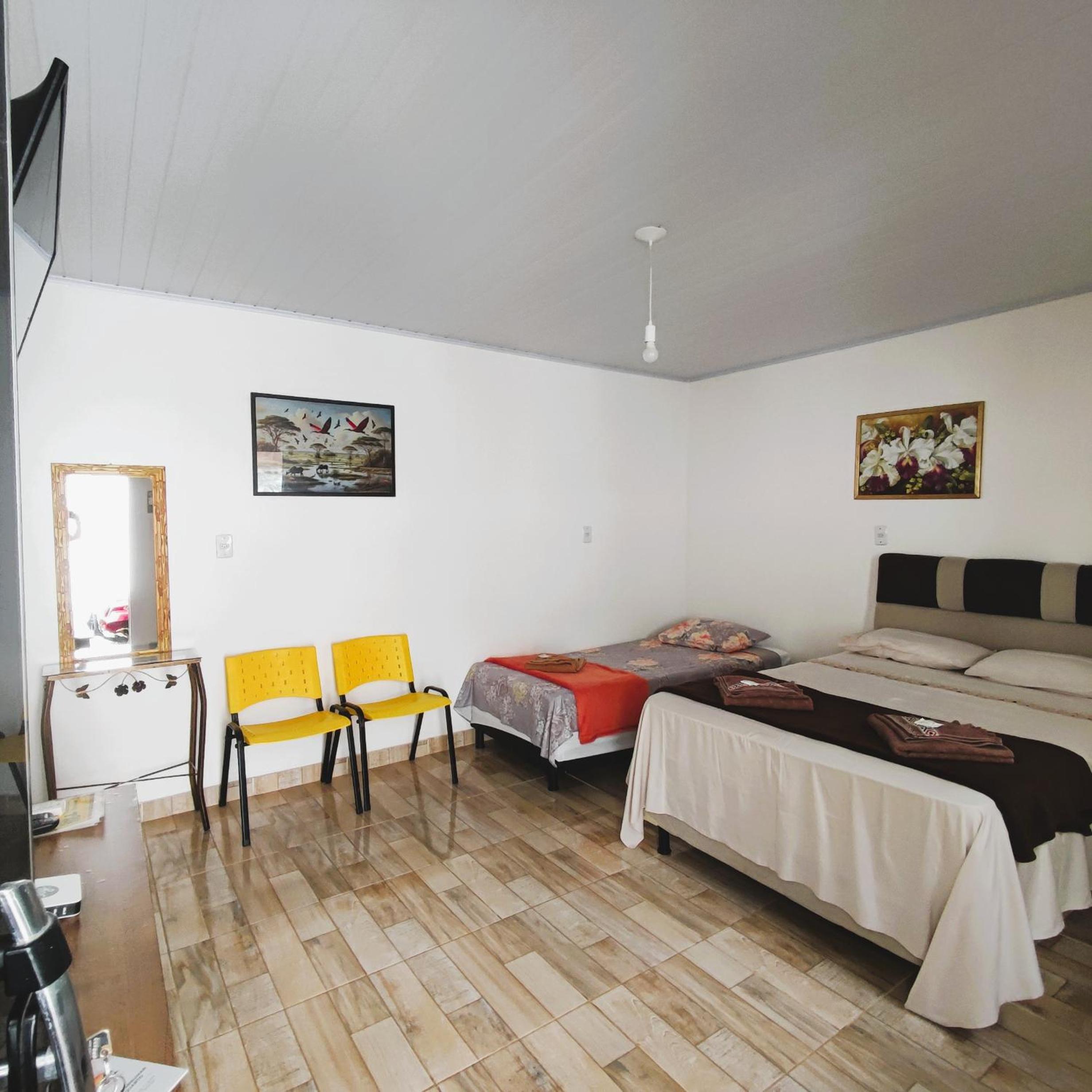 Large Double Room - Photo 6