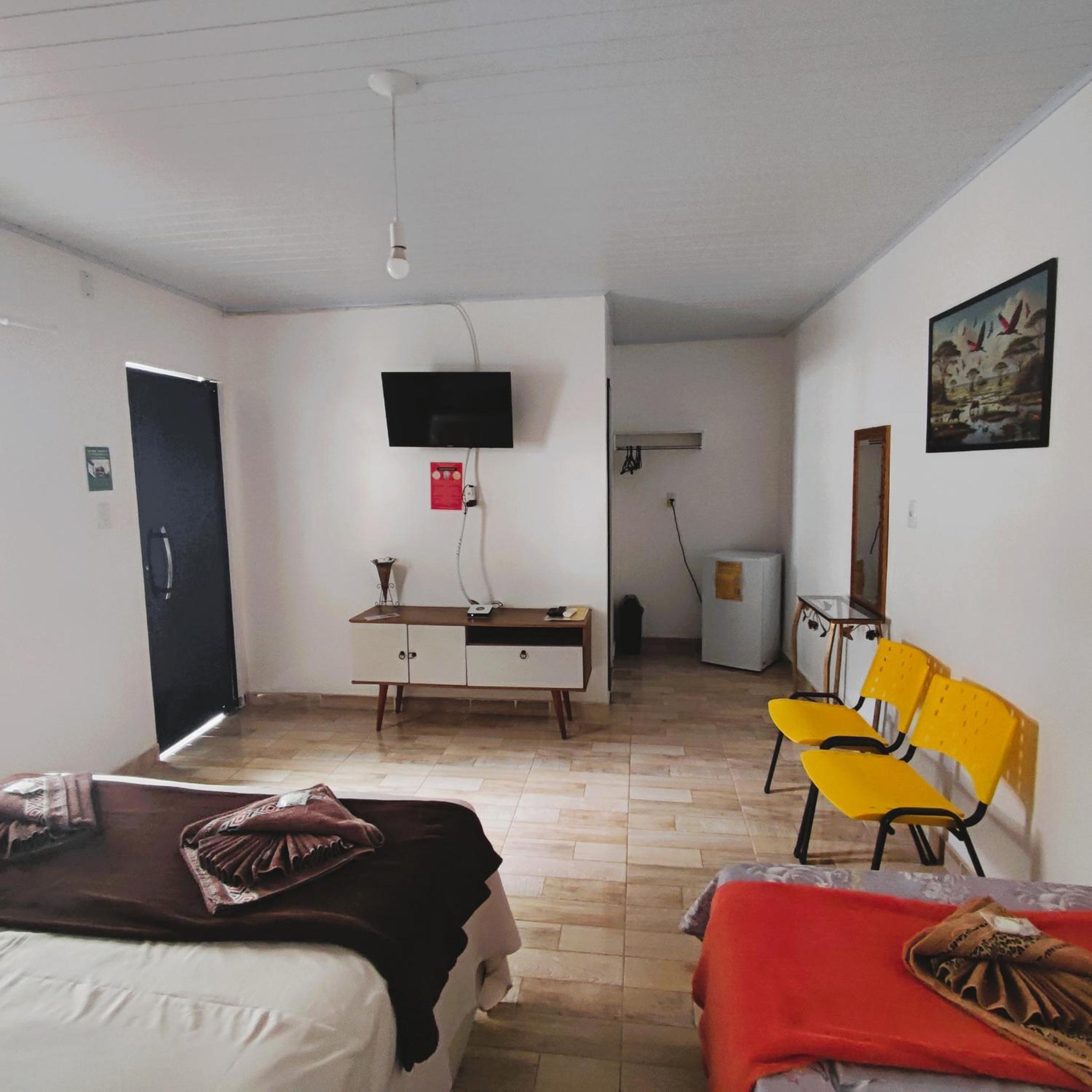 Large Double Room - Photo 4