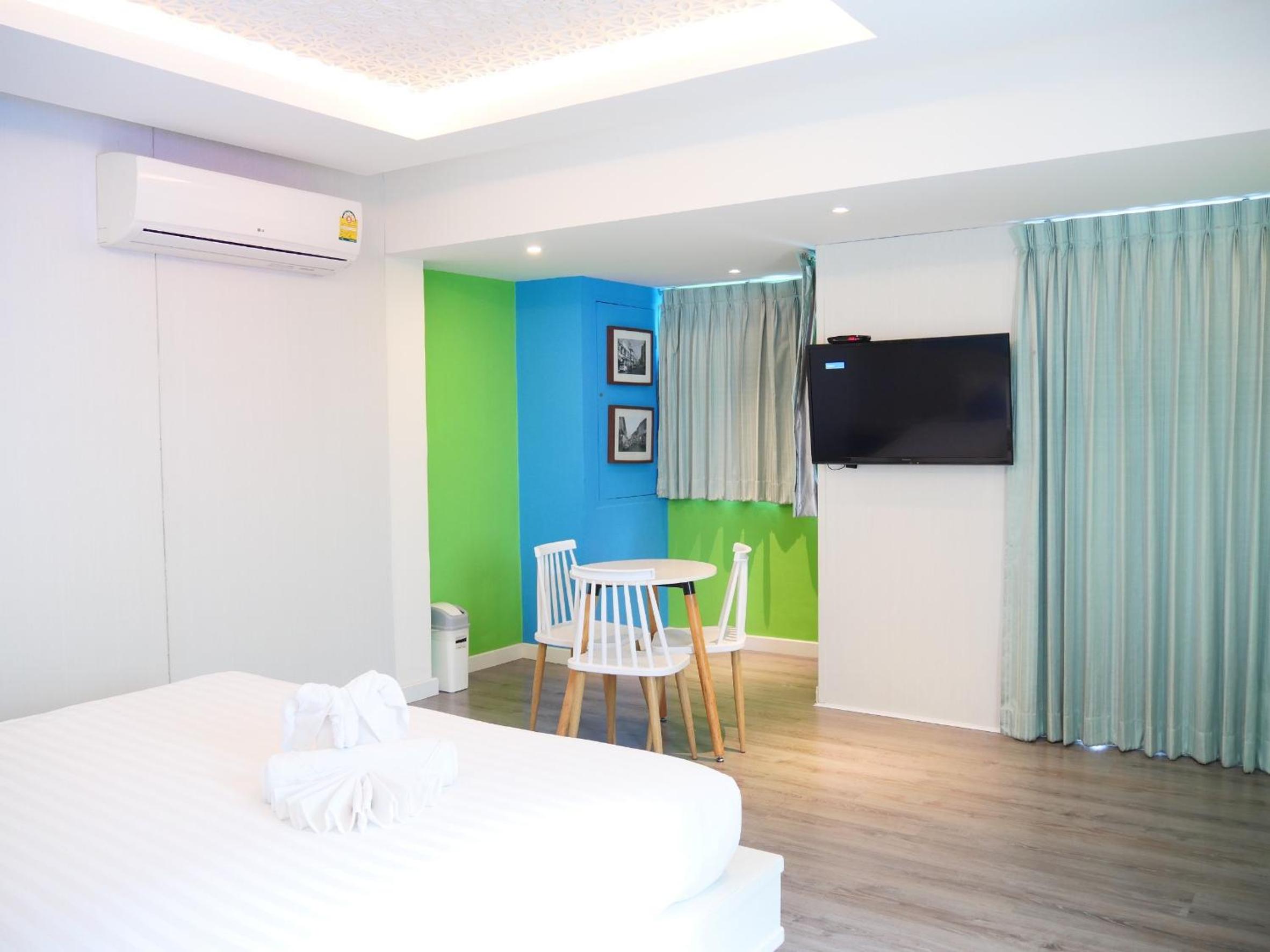 Family Room - Photo 13