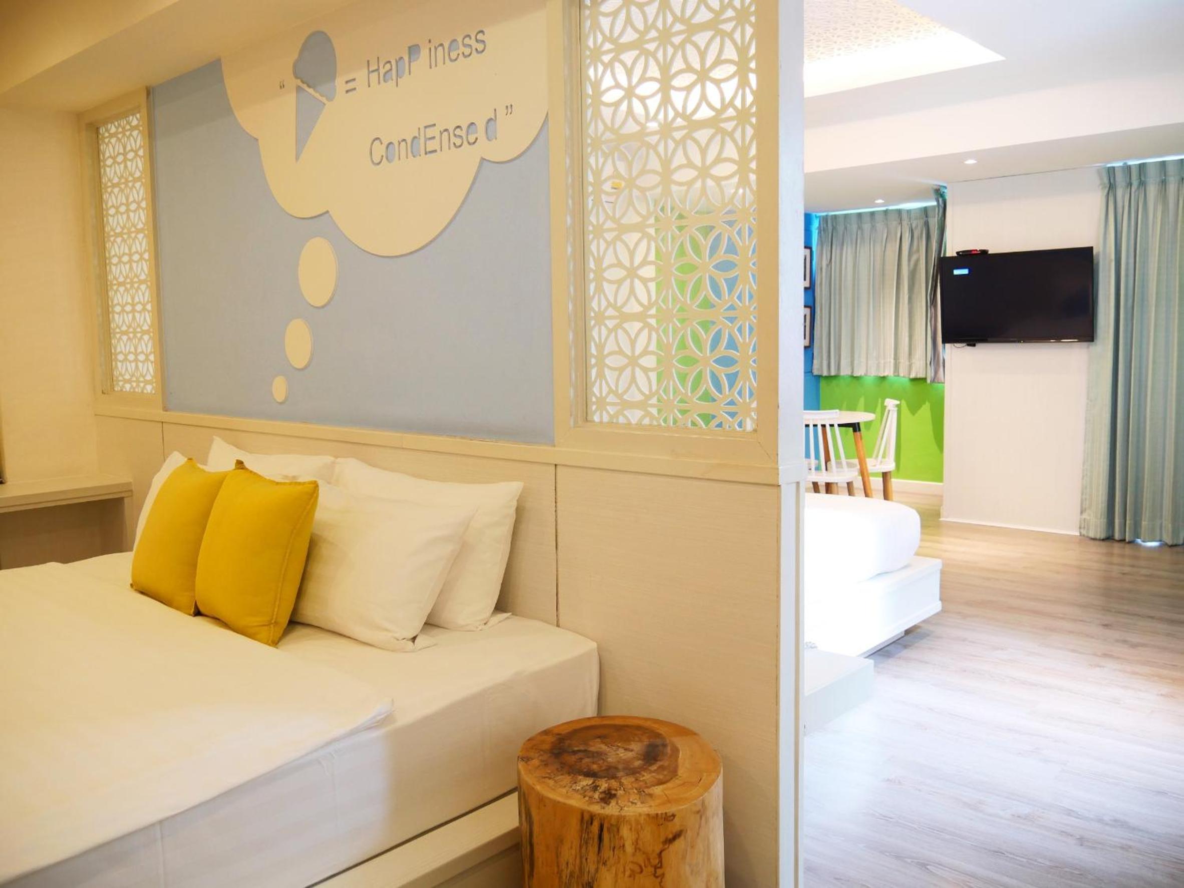 Family Room - Photo 16