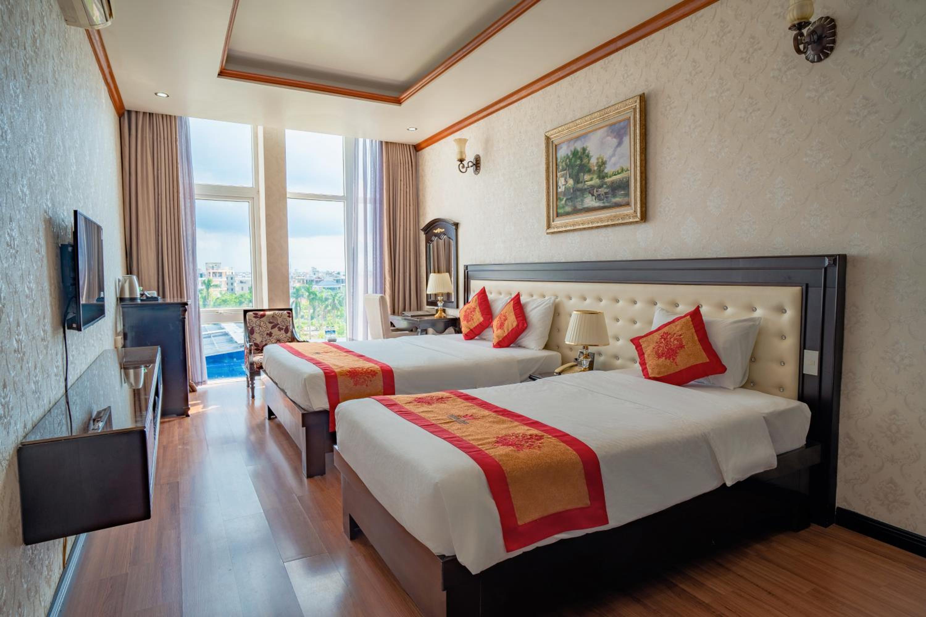 Twin Room with City View - Photo 1