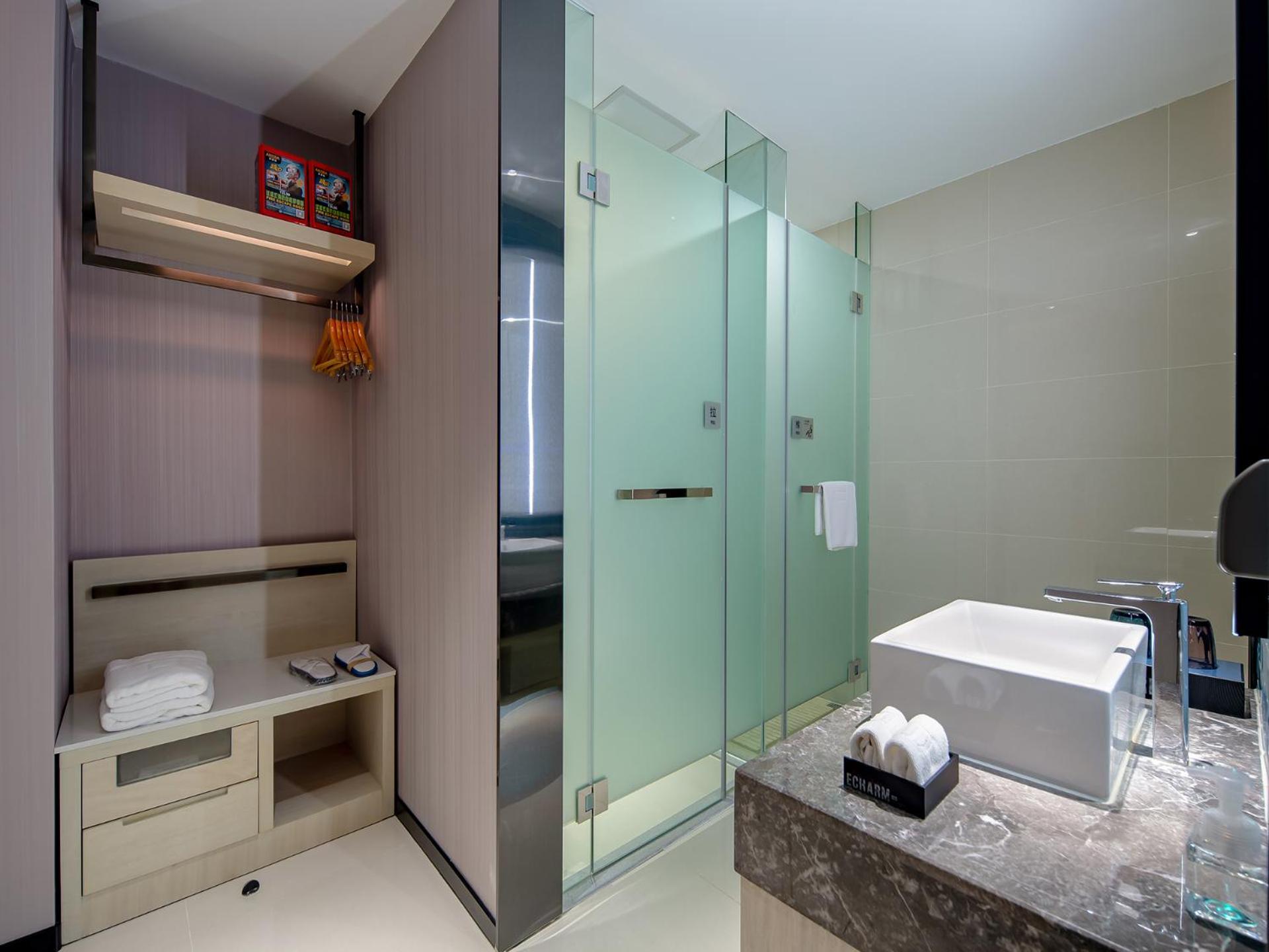 Deluxe Queen Room photo 3