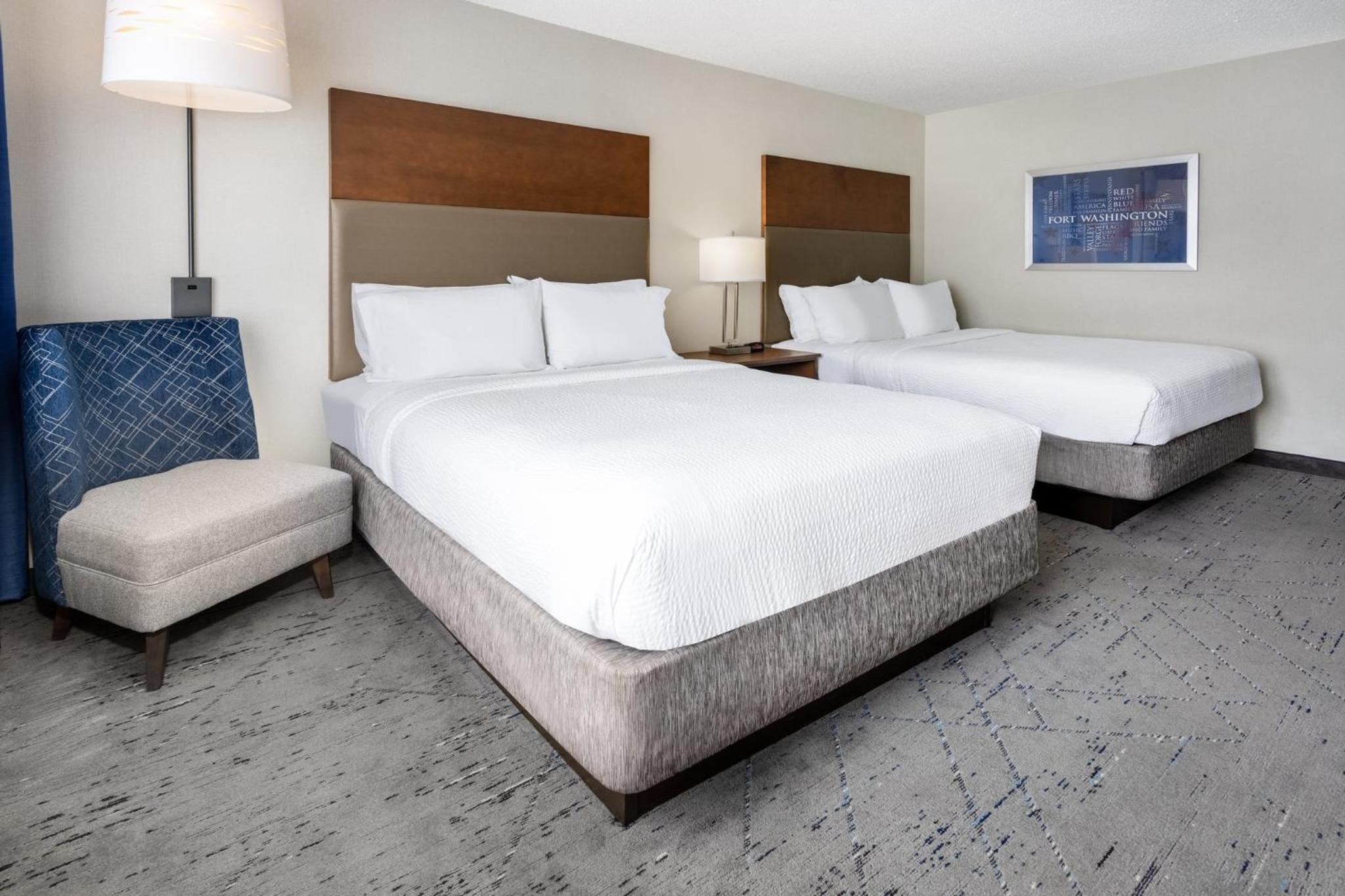 Superior Queen Room with Two Queen Beds - Non-Smoking - Photo 2