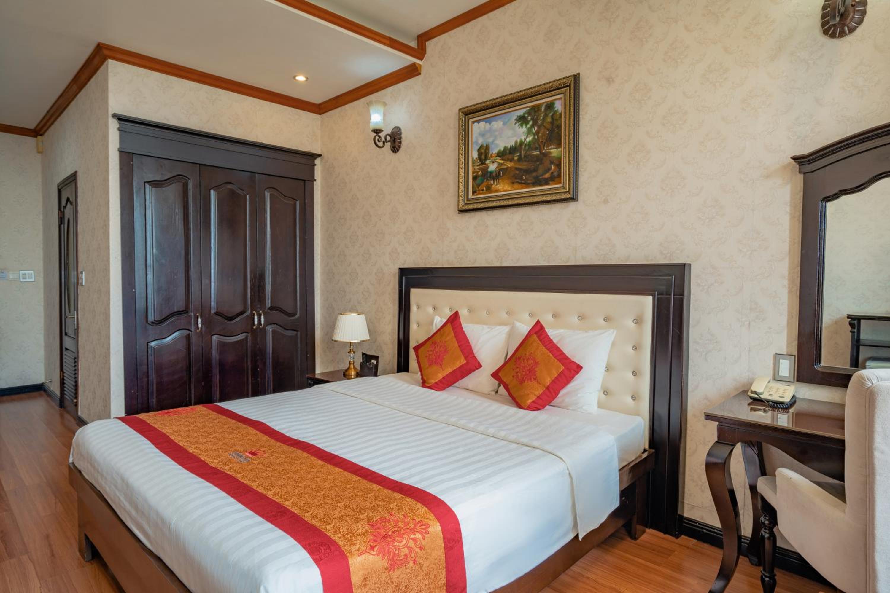 King Room with Balcony photo 1