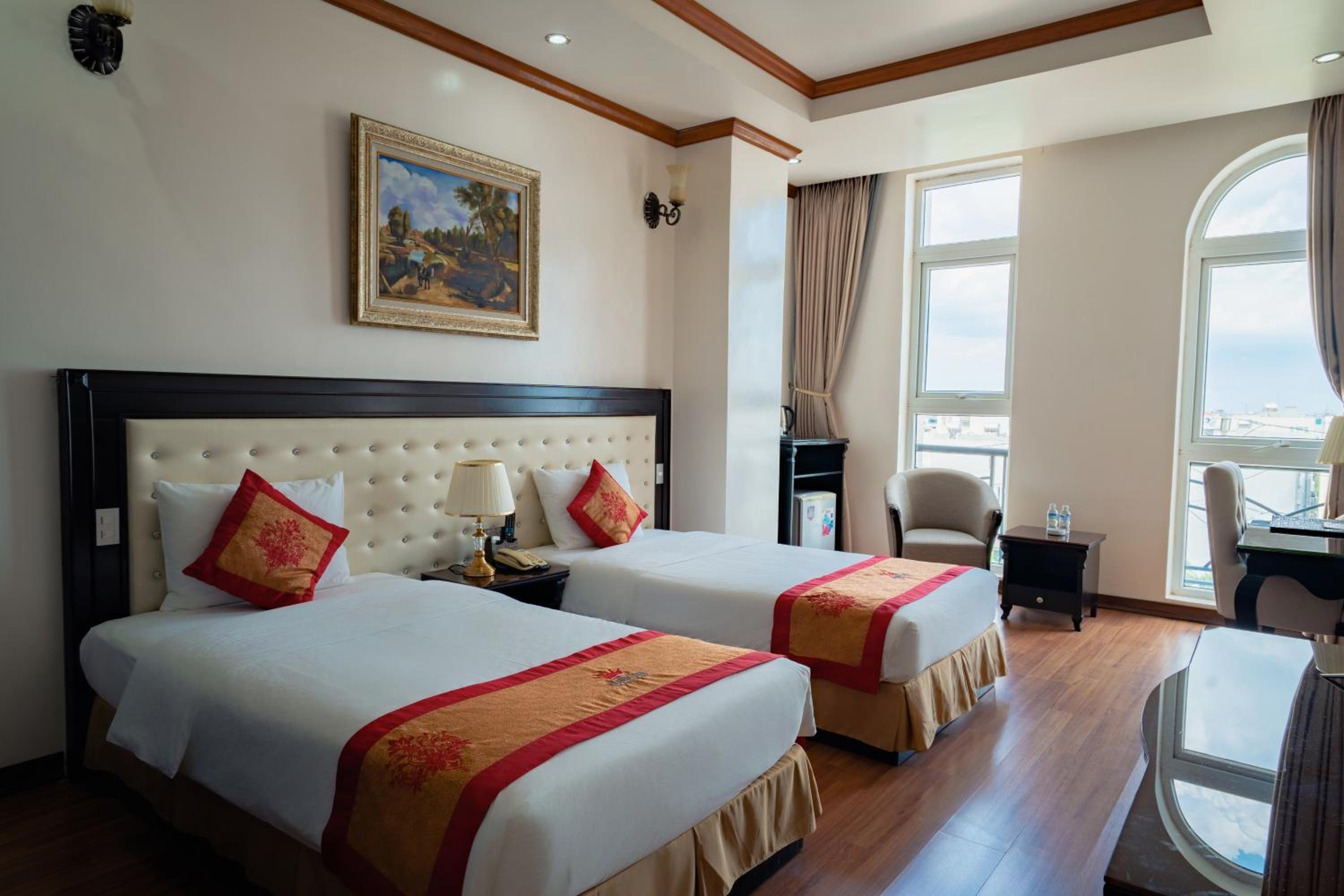 Superior Twin Room with City View - Photo 2