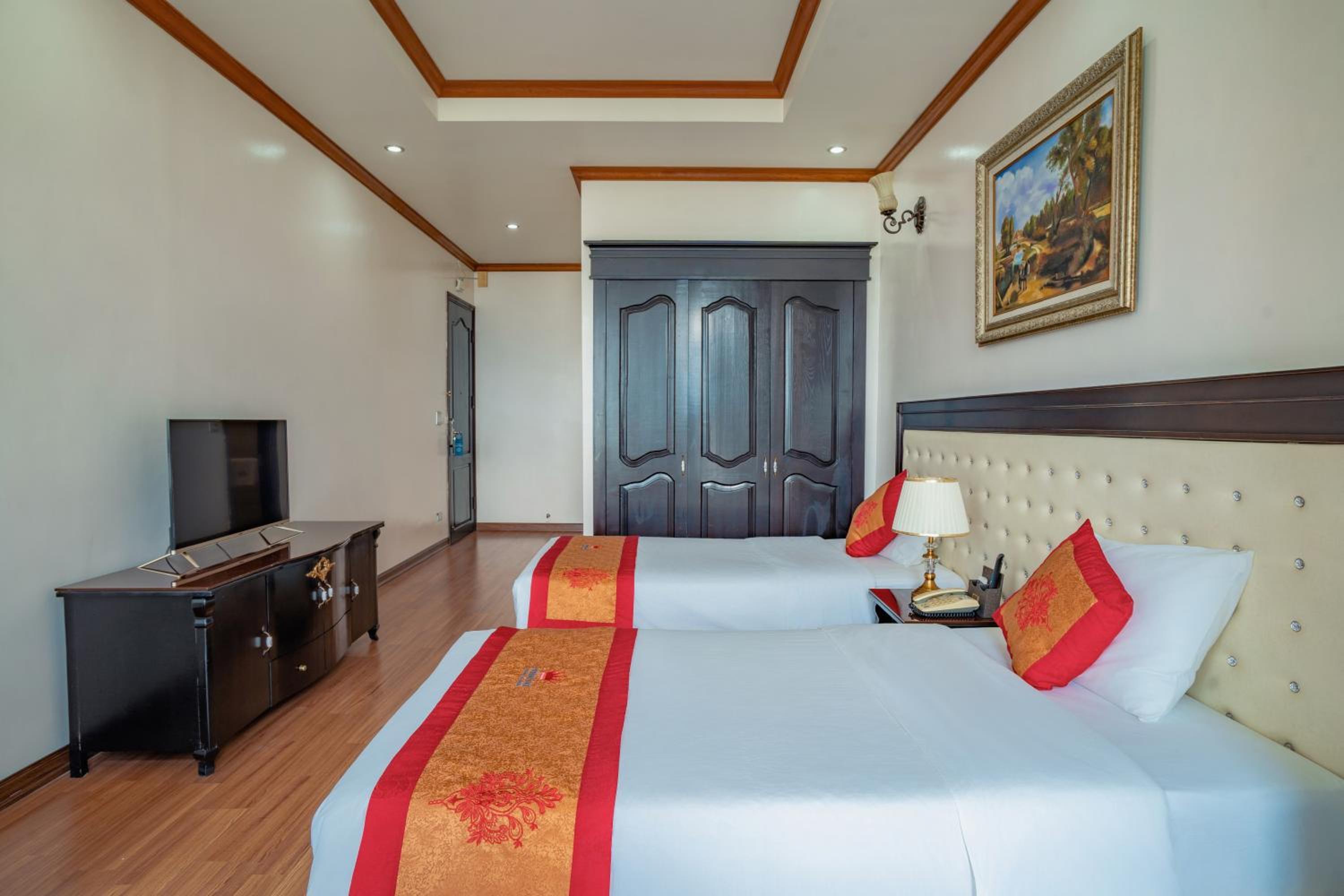 Superior Twin Room with City View - Photo 1