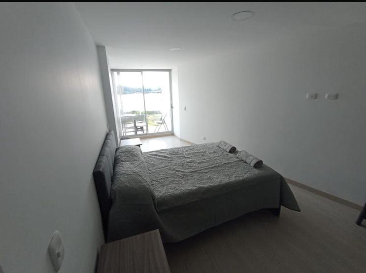 Three-Bedroom Apartment with Balcony photo 3