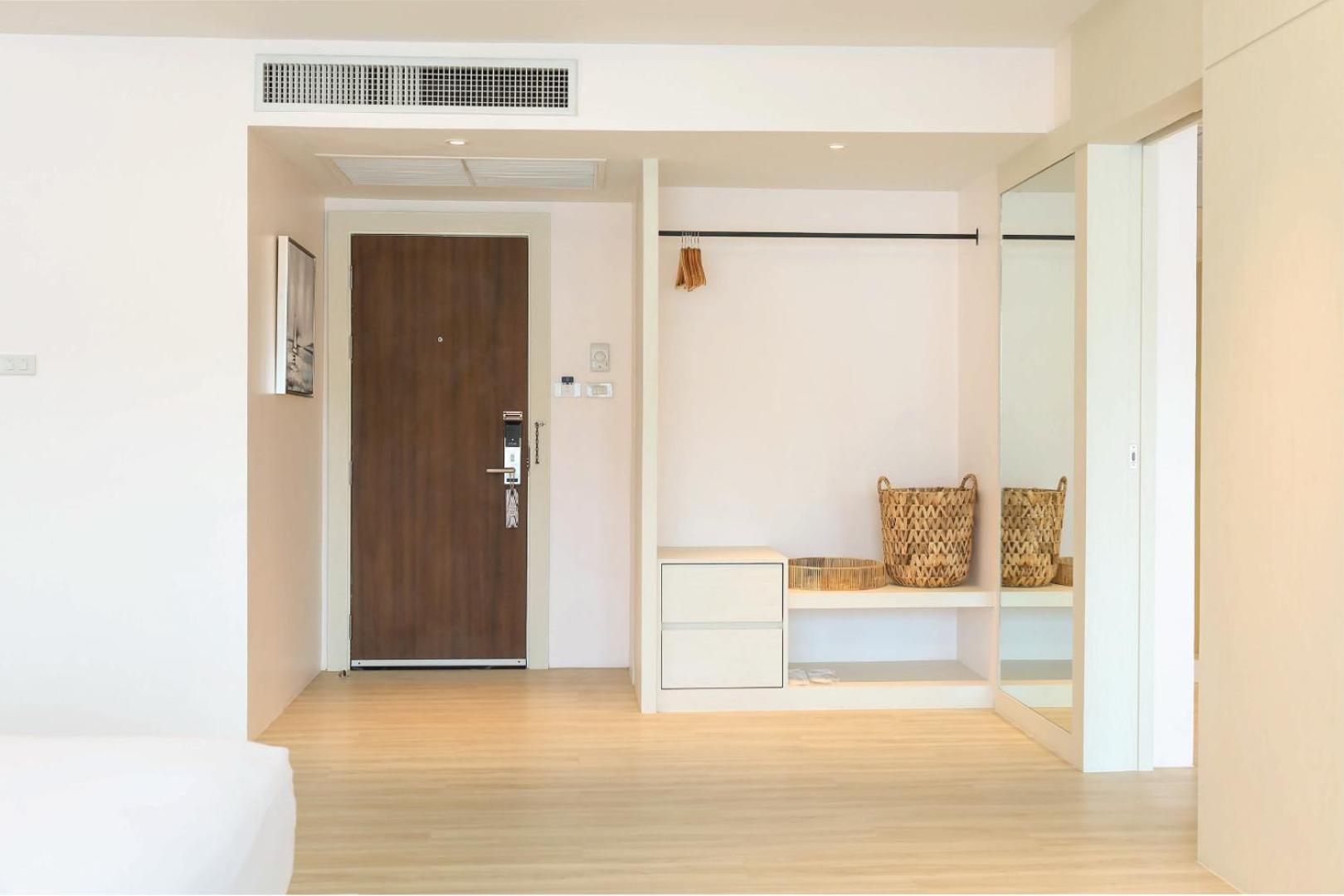 Suite 4 Pax - Photo 7