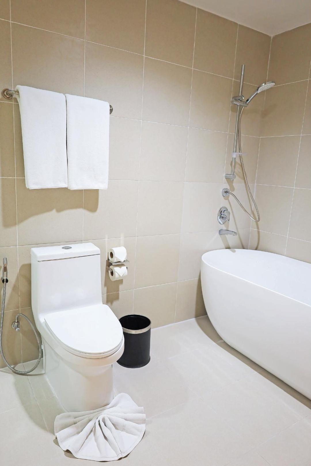 Suite 4 Pax - Photo 3