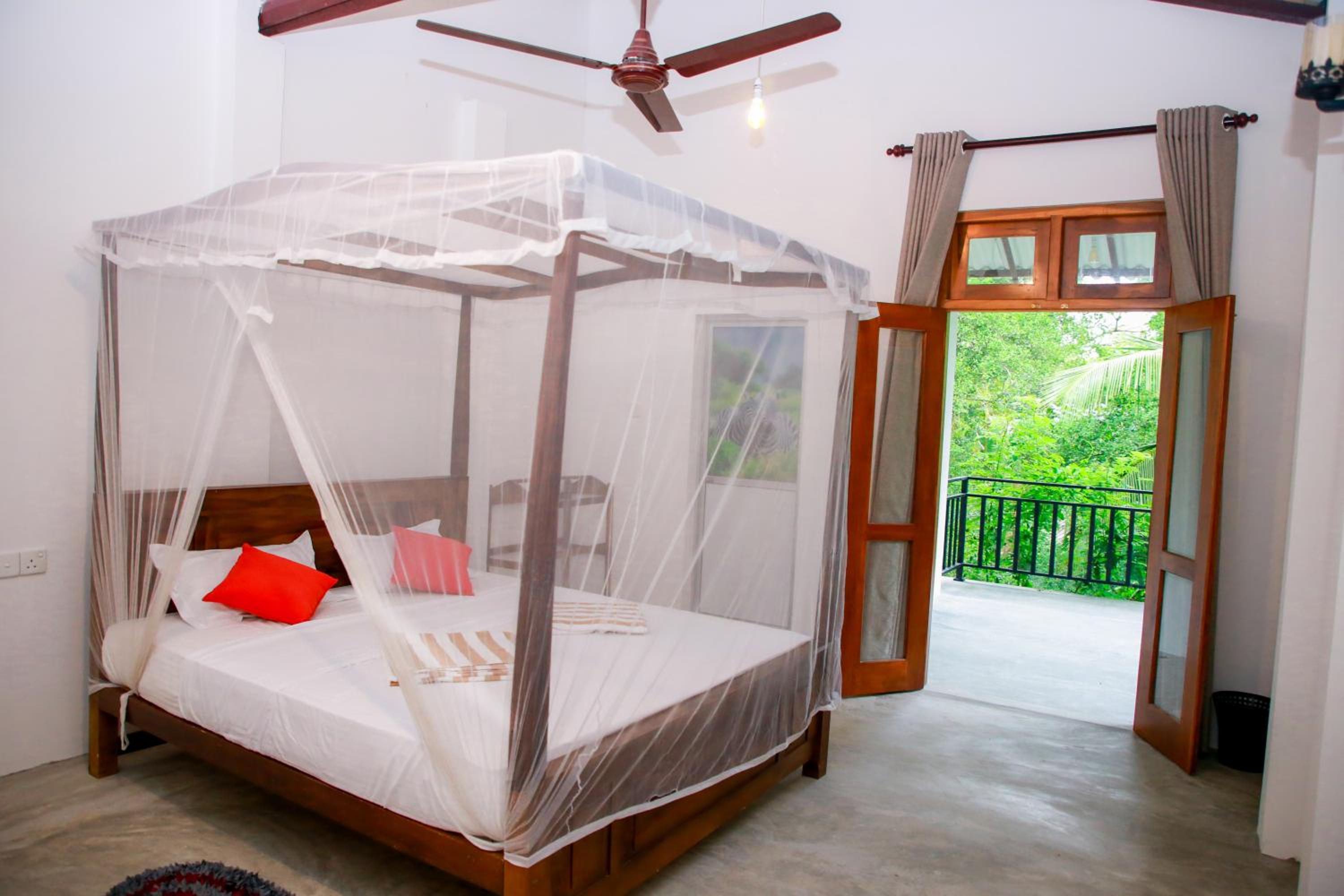 Deluxe Double Room (2 Adults + 1 Child) photo 2