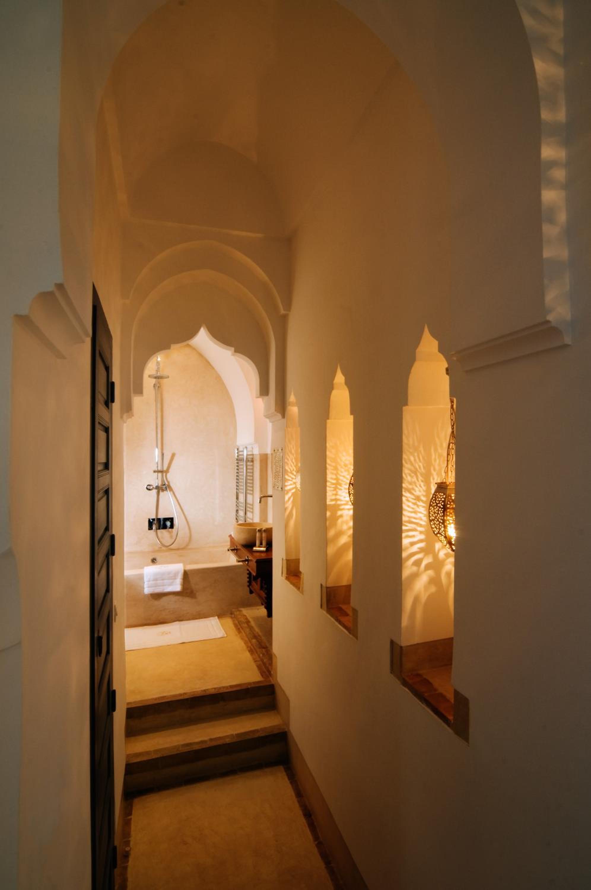 Deluxe Double Room with Bath - Photo 3
