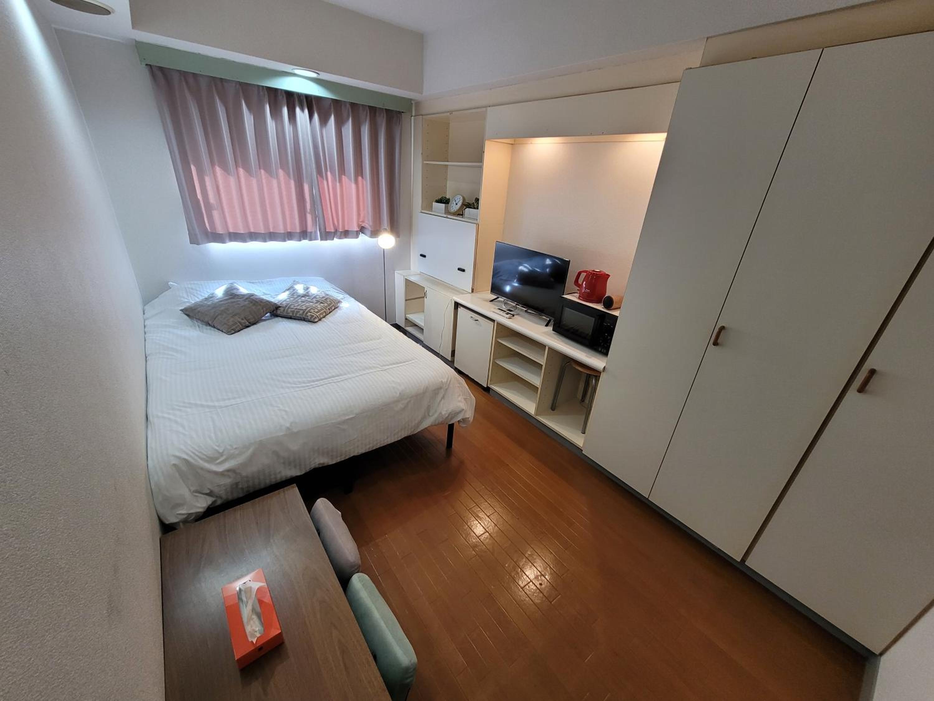 One-Bedroom Apartment photo 1