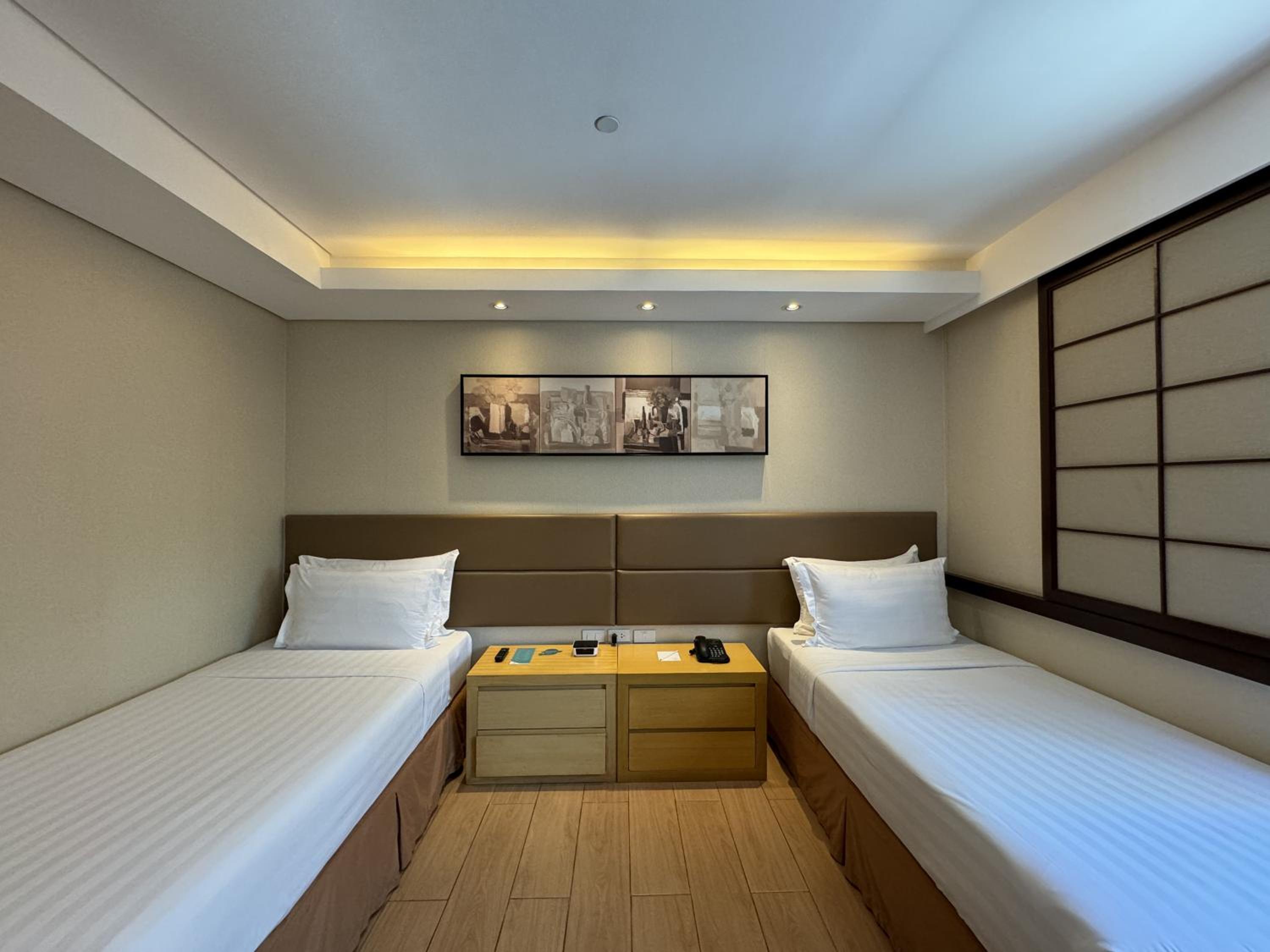 Business Twin Room - Photo 1