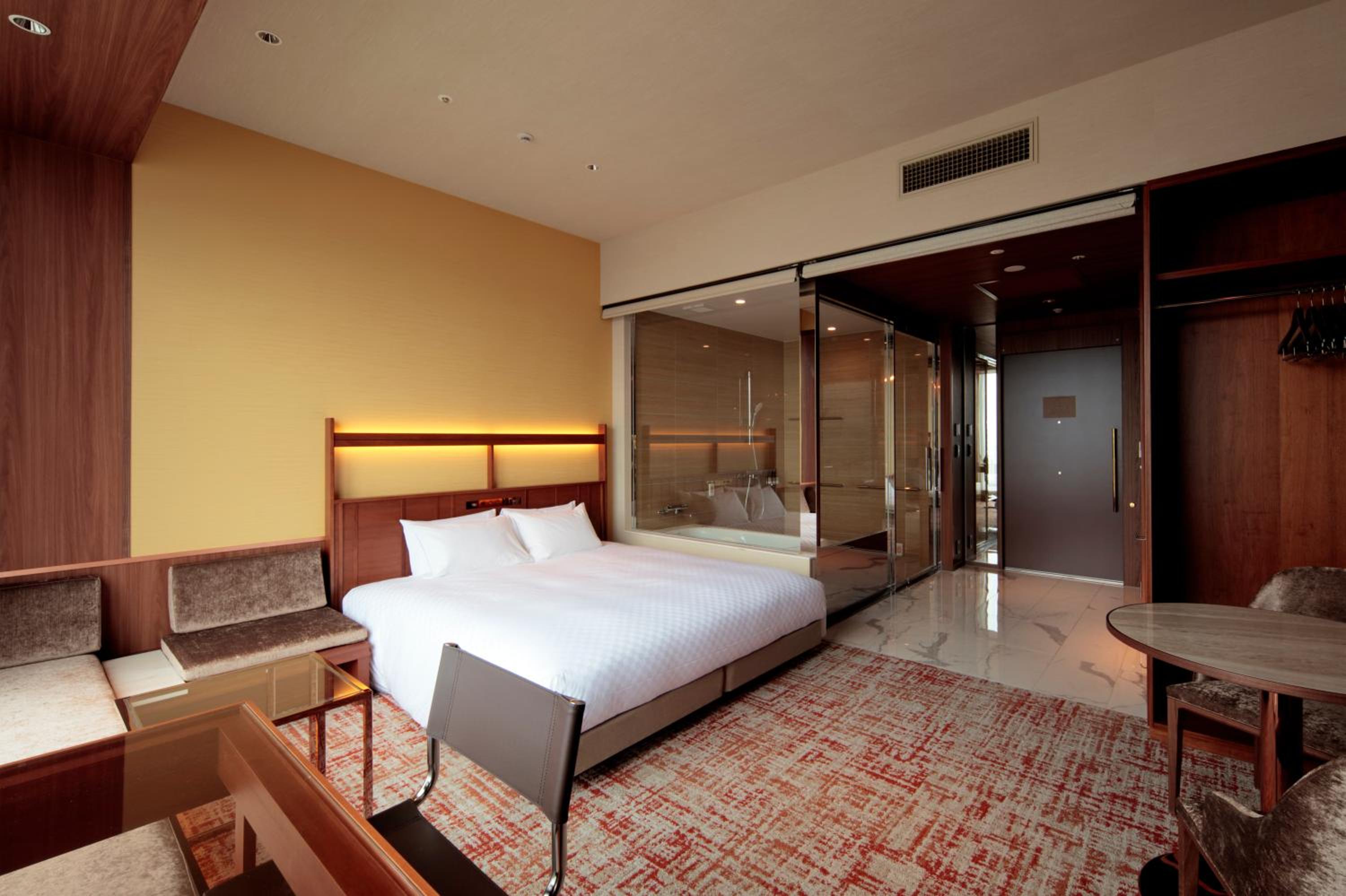 Premium King Room - Disability Access - Non-Smoking - Photo 1