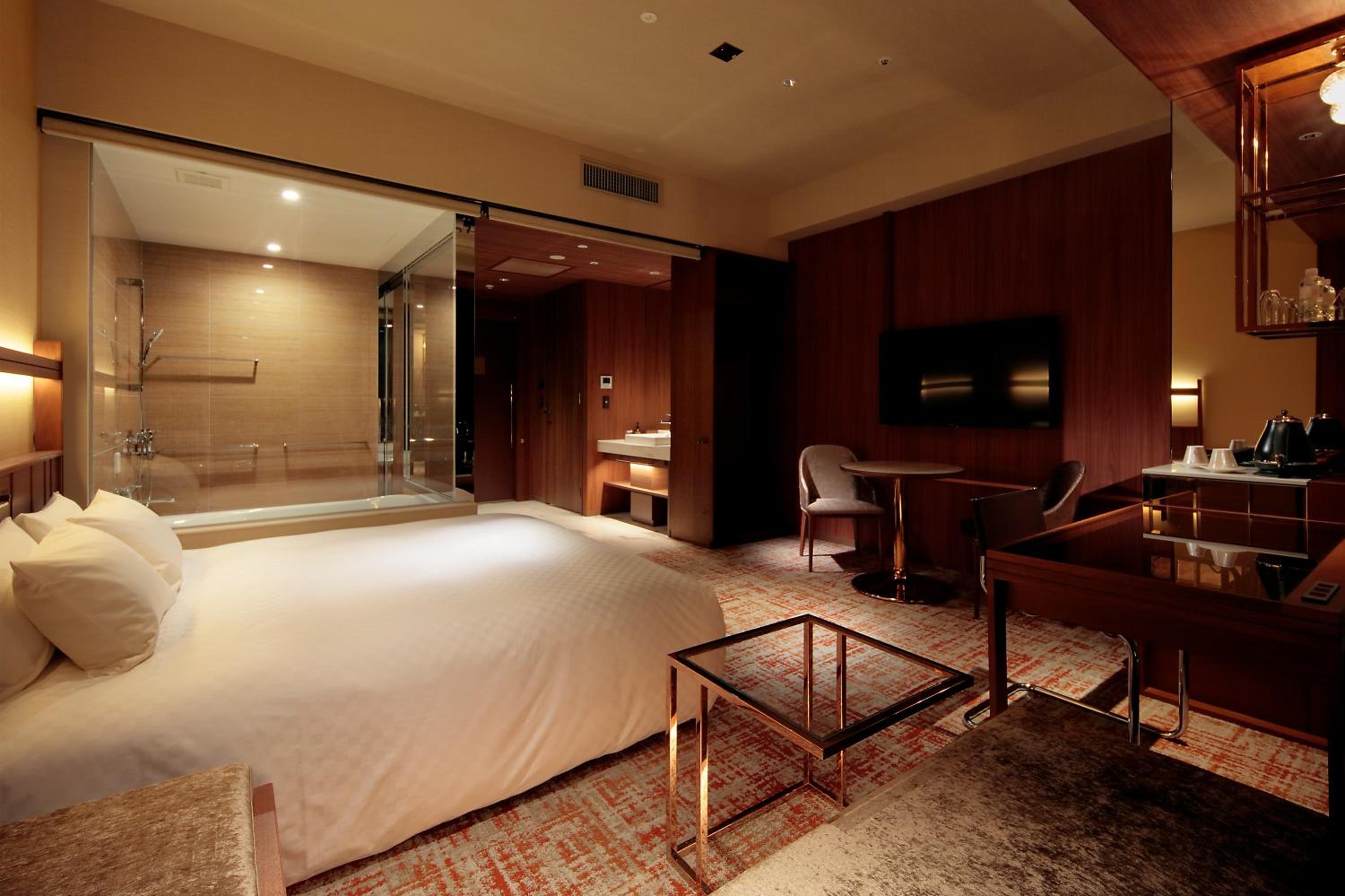 Premium King Room - Disability Access - Non-Smoking - Photo 3
