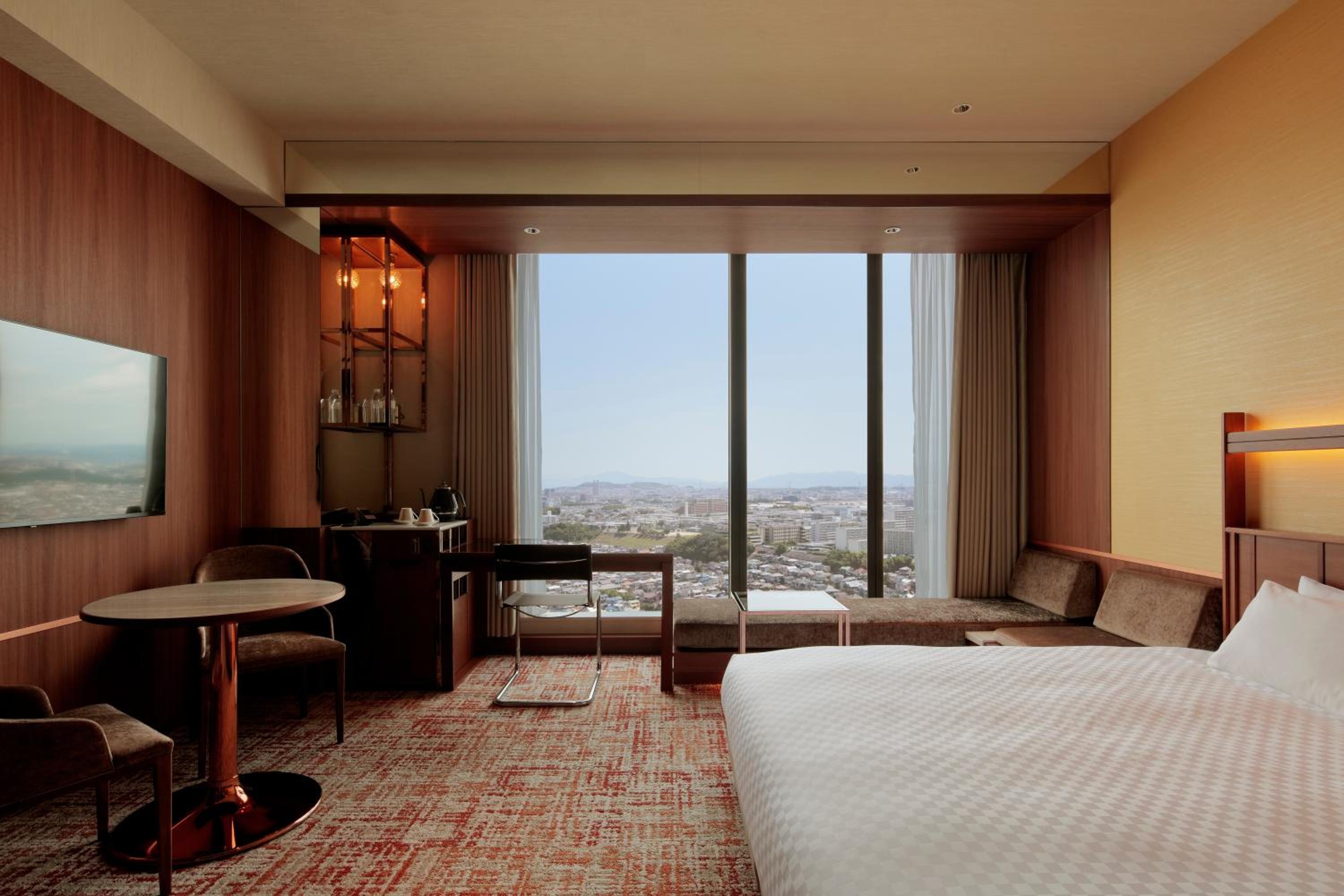 Premium King Room - Disability Access - Non-Smoking - Photo 2