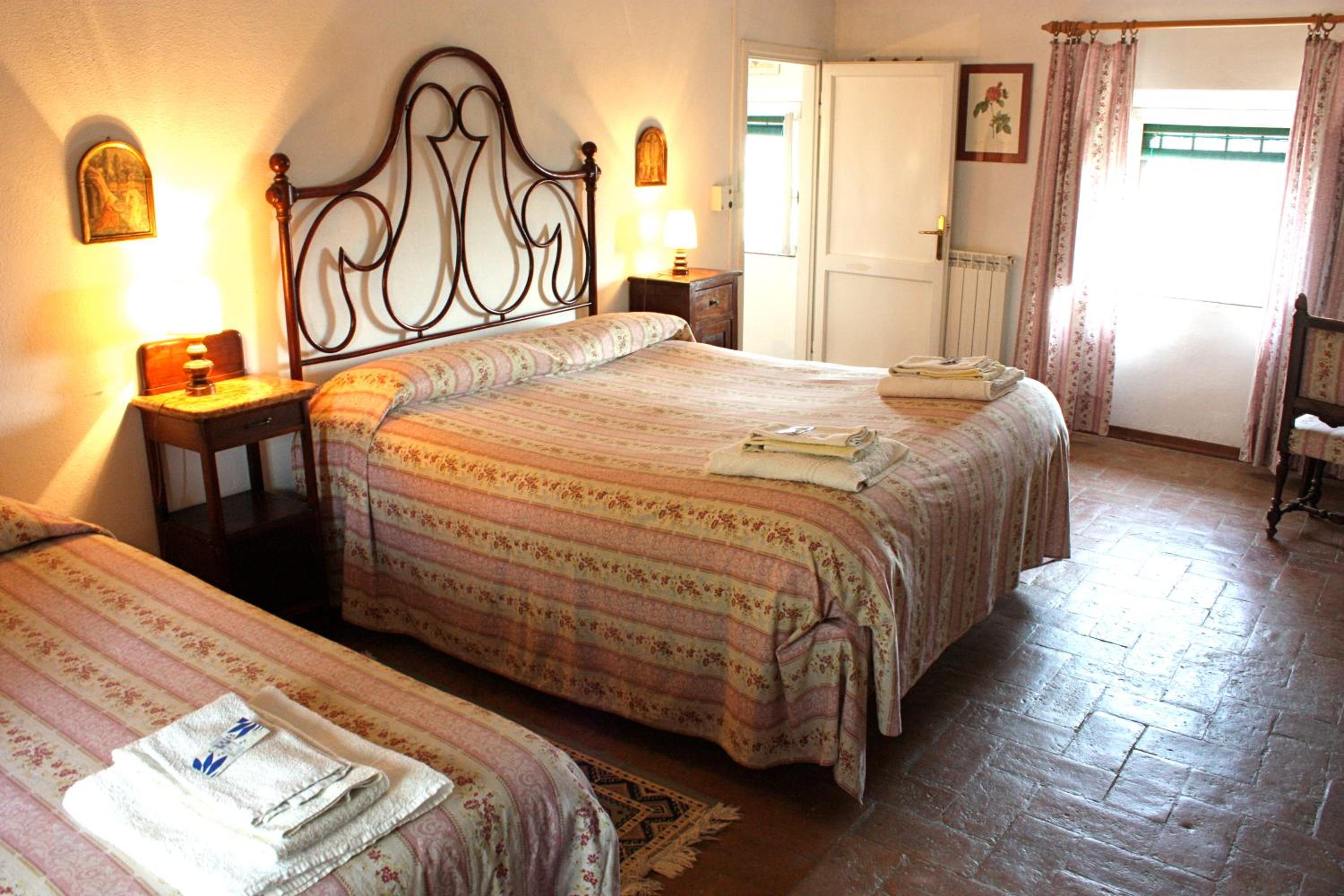 Two-Bedroom Apartment - Photo 2