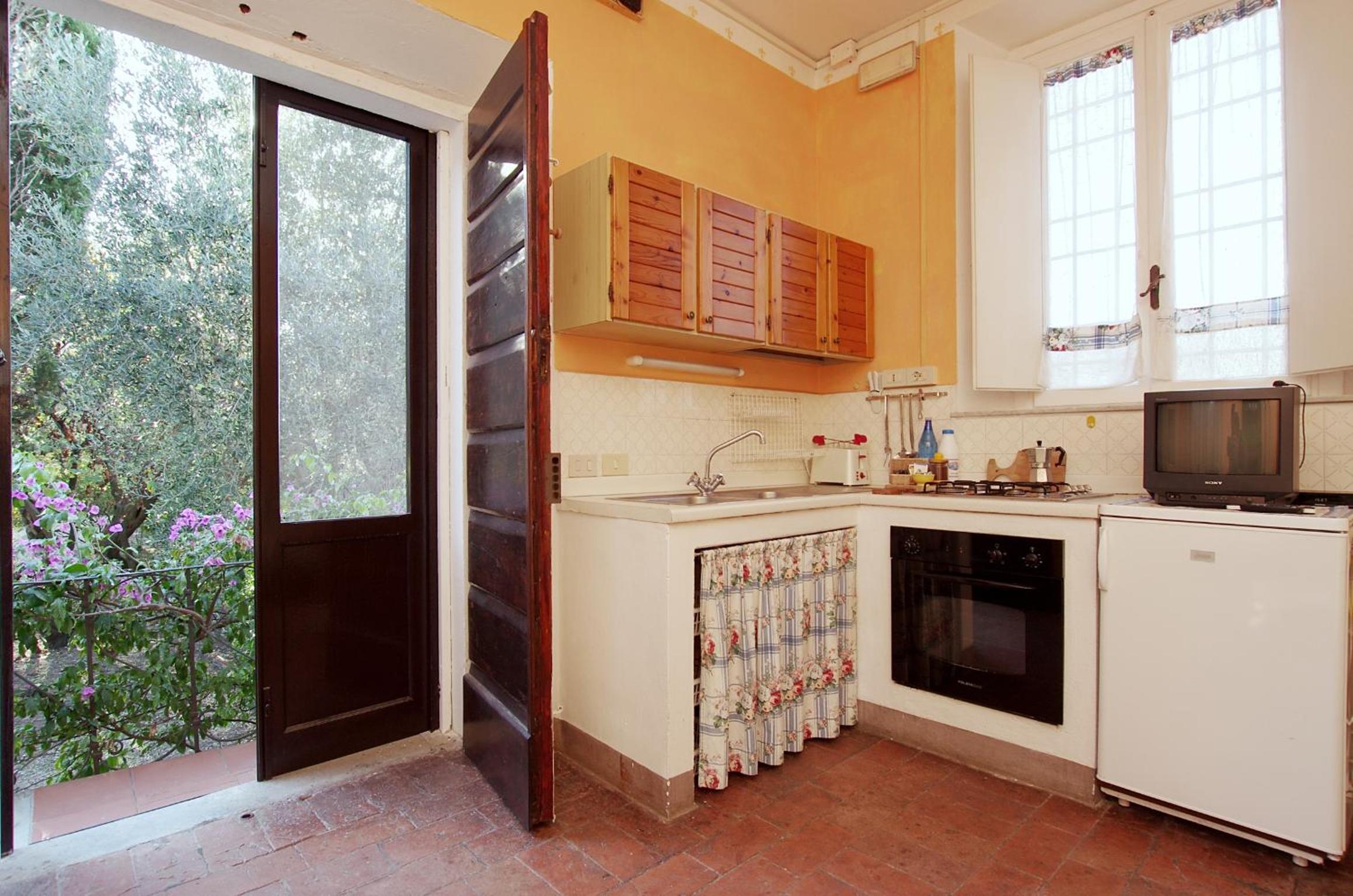 One-Bedroom Apartment - Photo 4