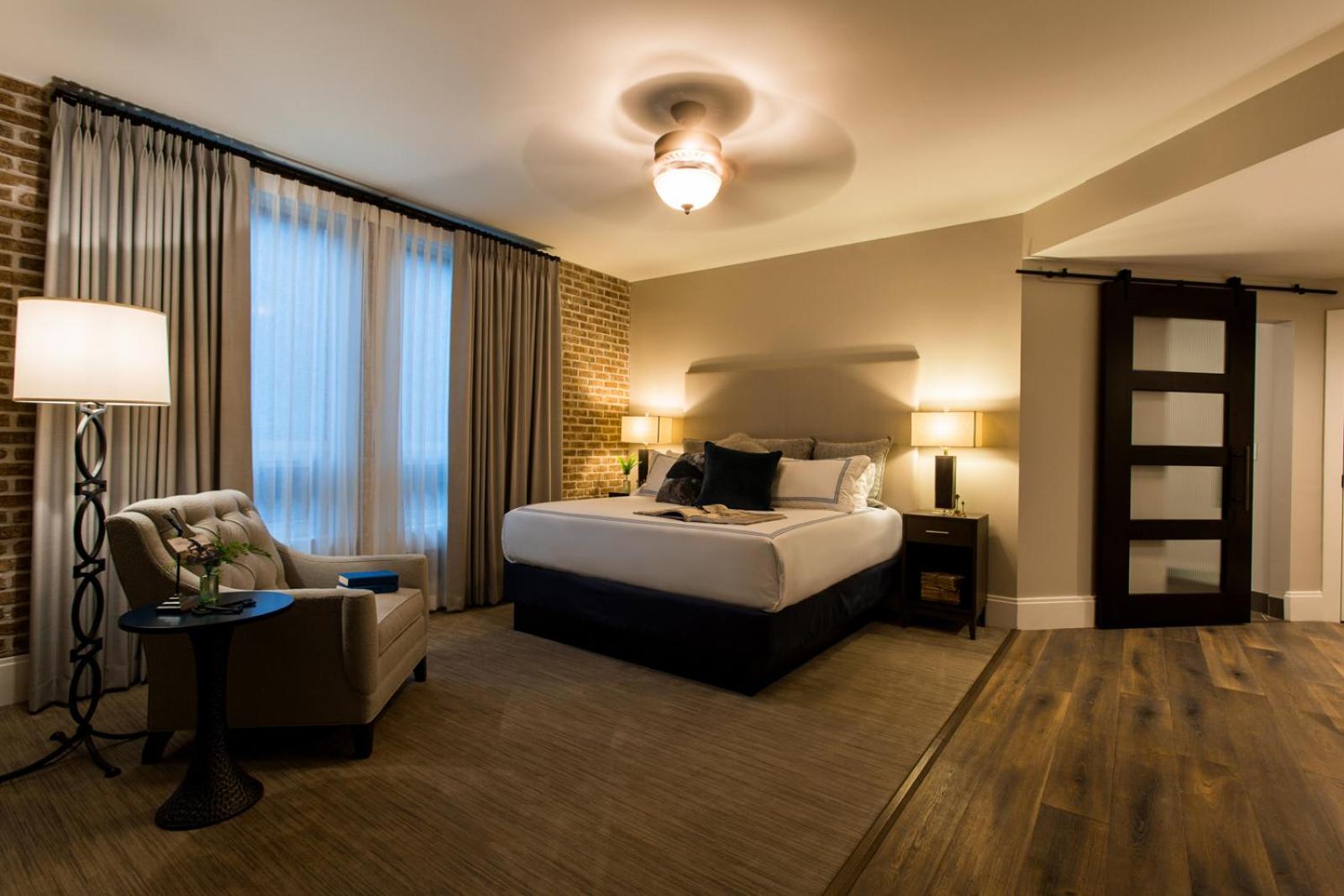 Signature One-Bedroom Suite photo 1
