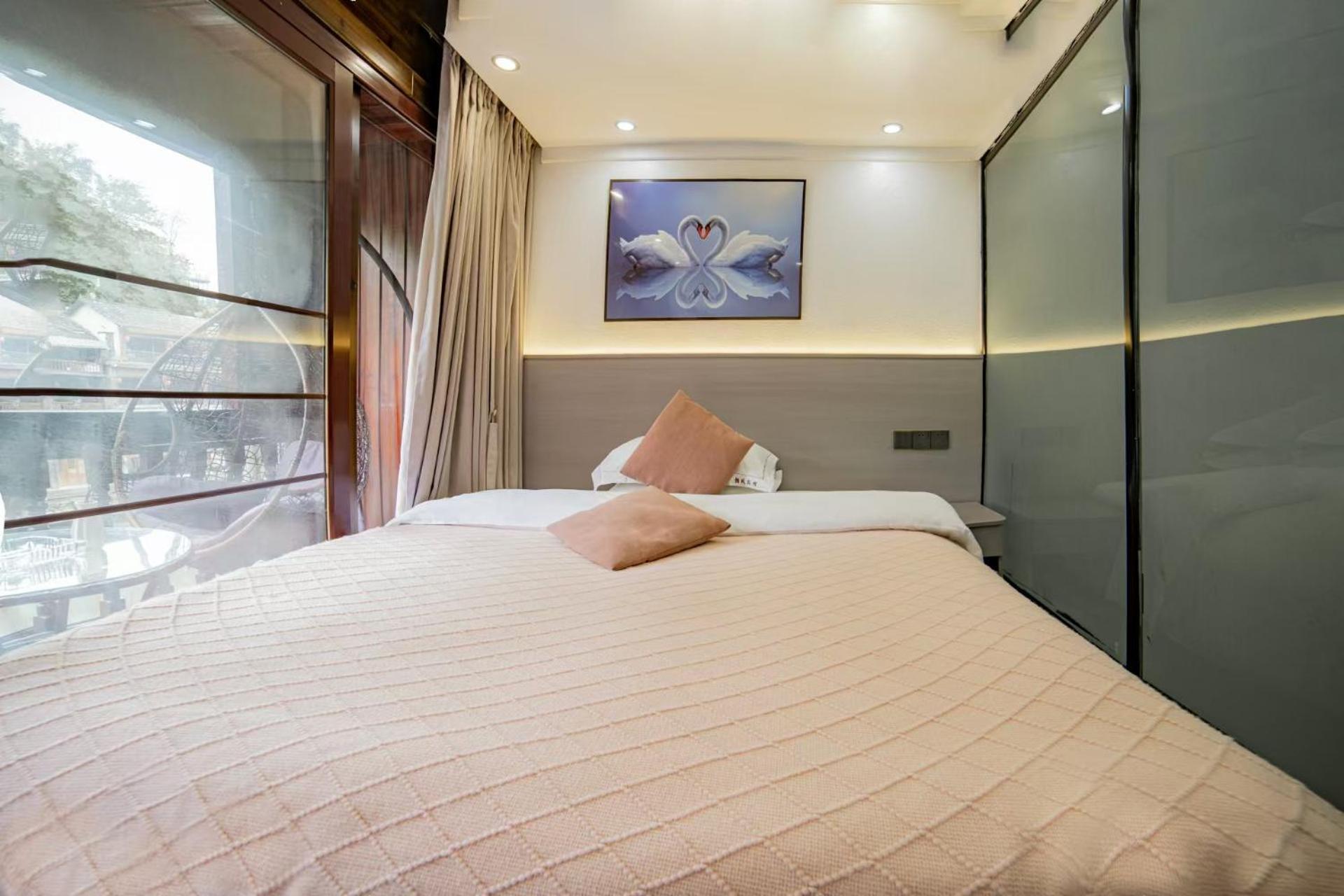 Deluxe King Room with River View