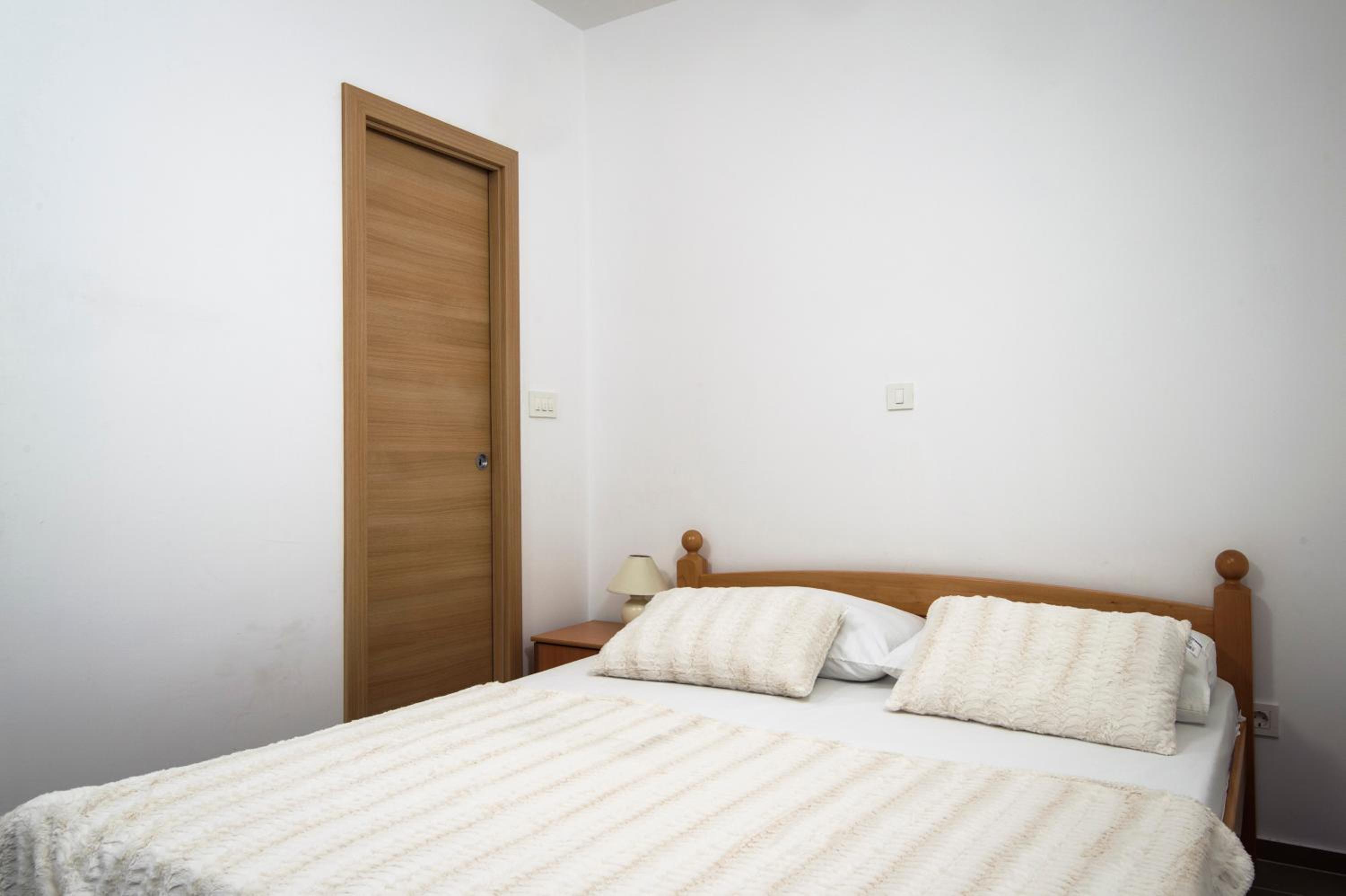 Economy Studio - Photo 1