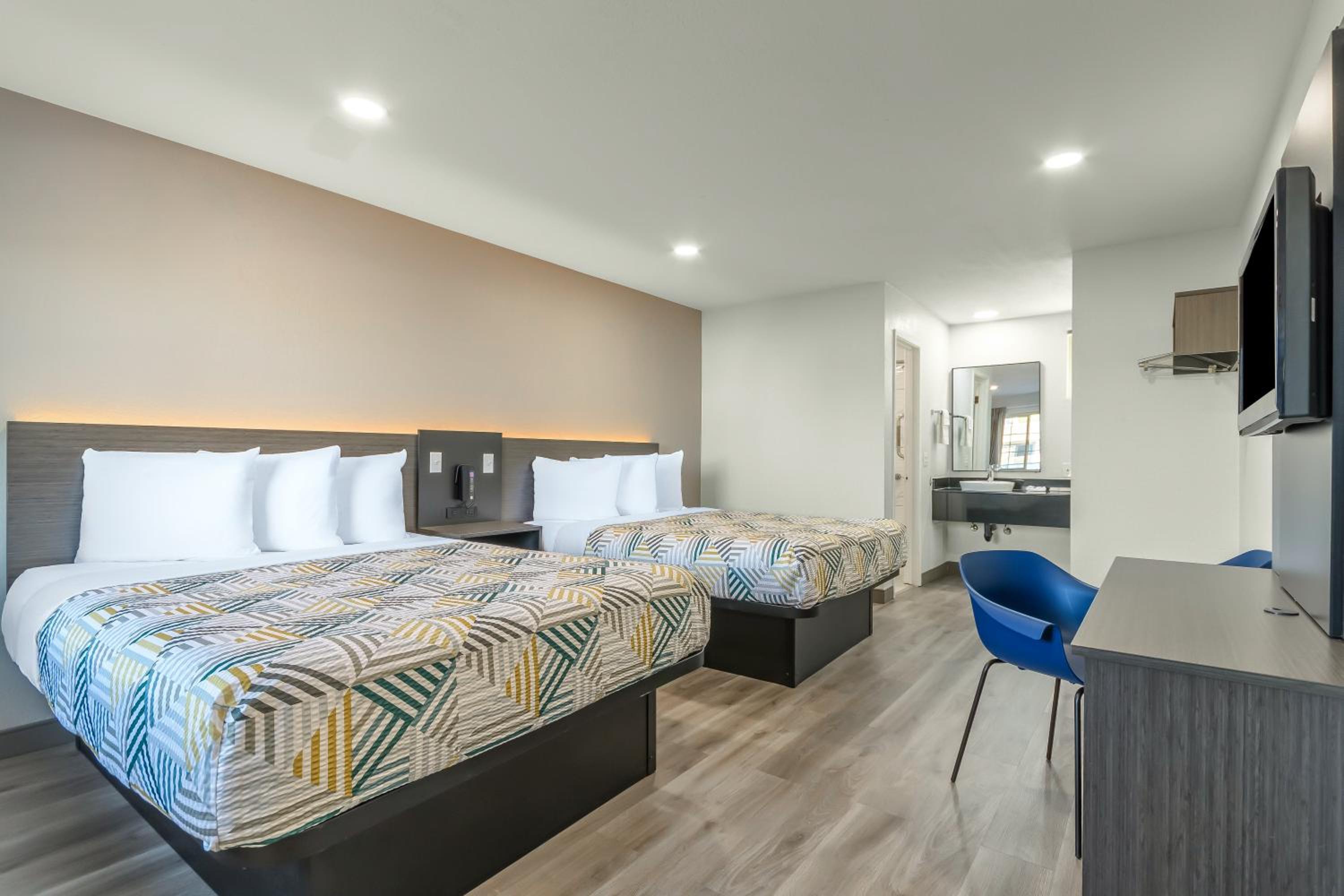 Queen Room with Two Queen Beds - Smoking