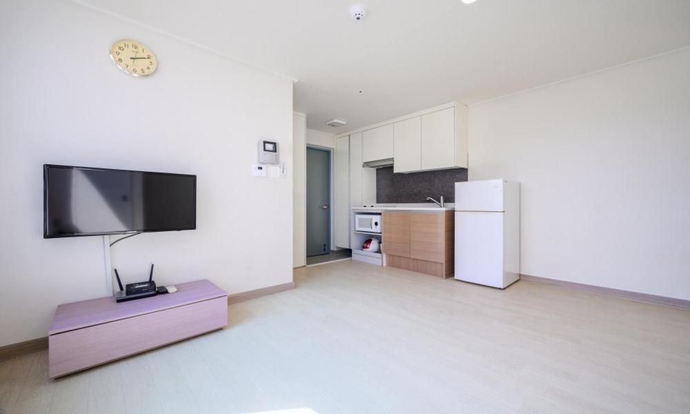 Family Room - Photo 6