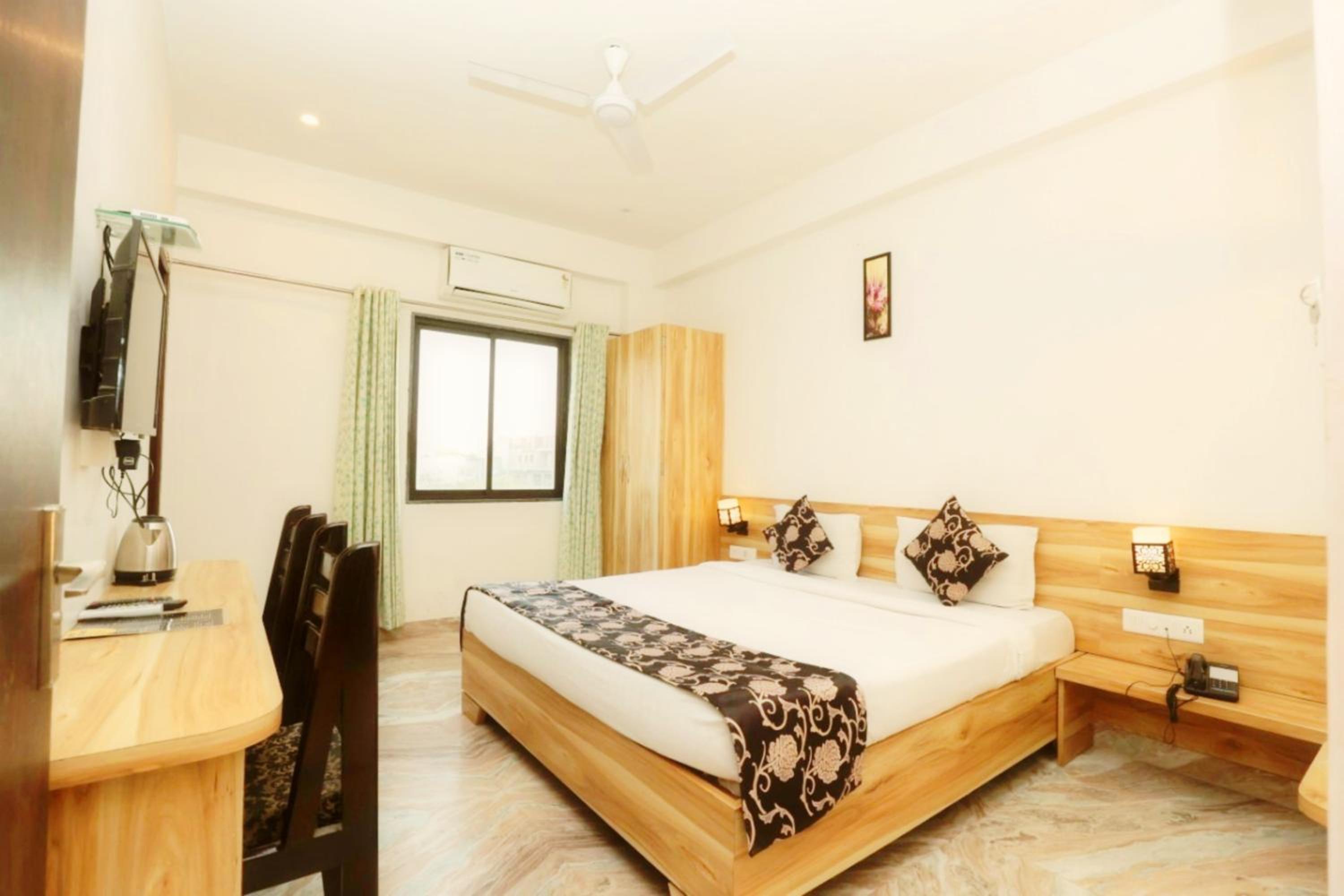 Deluxe Double or Twin Room - Photo 1