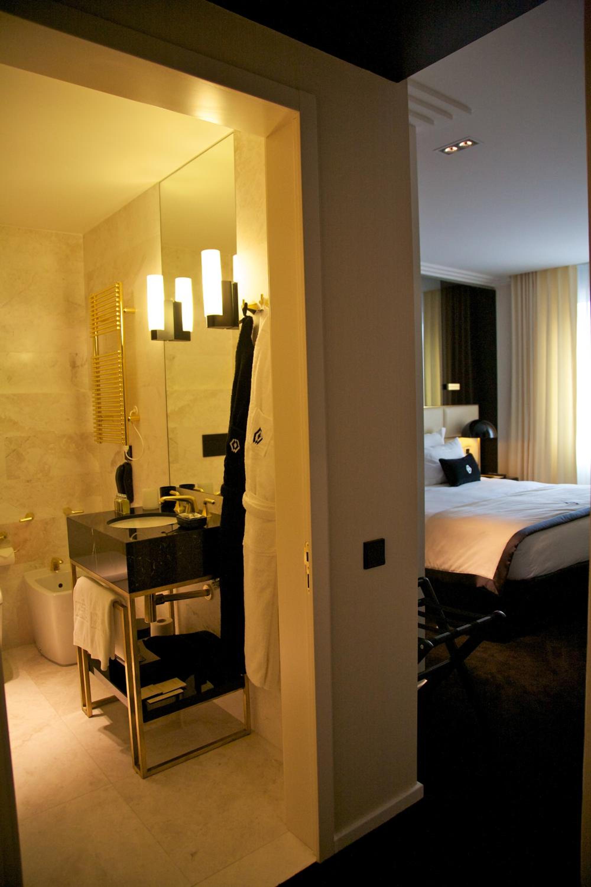 Superior Double or Twin Room photo 3