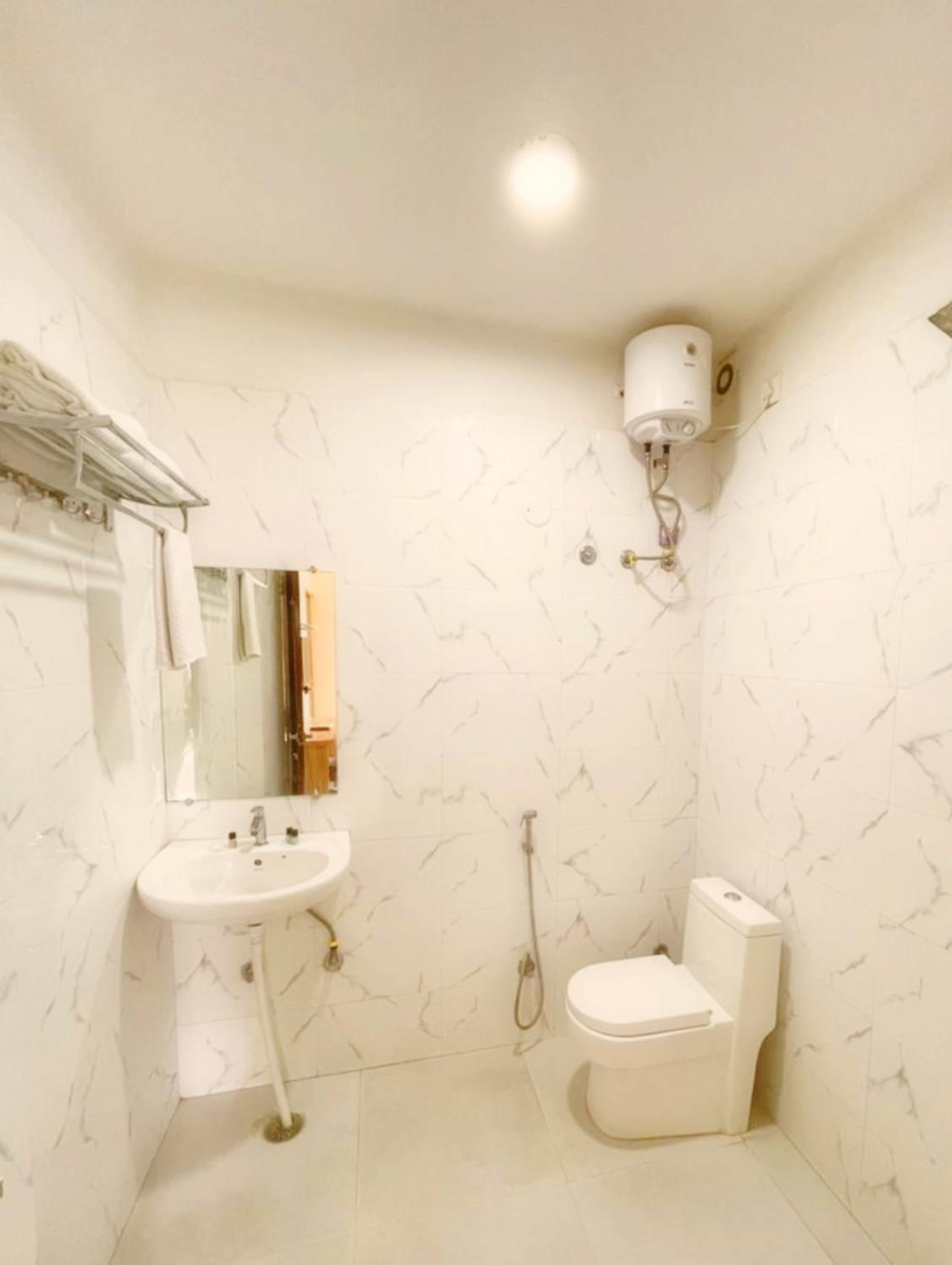 Deluxe Double or Twin Room - Photo 7