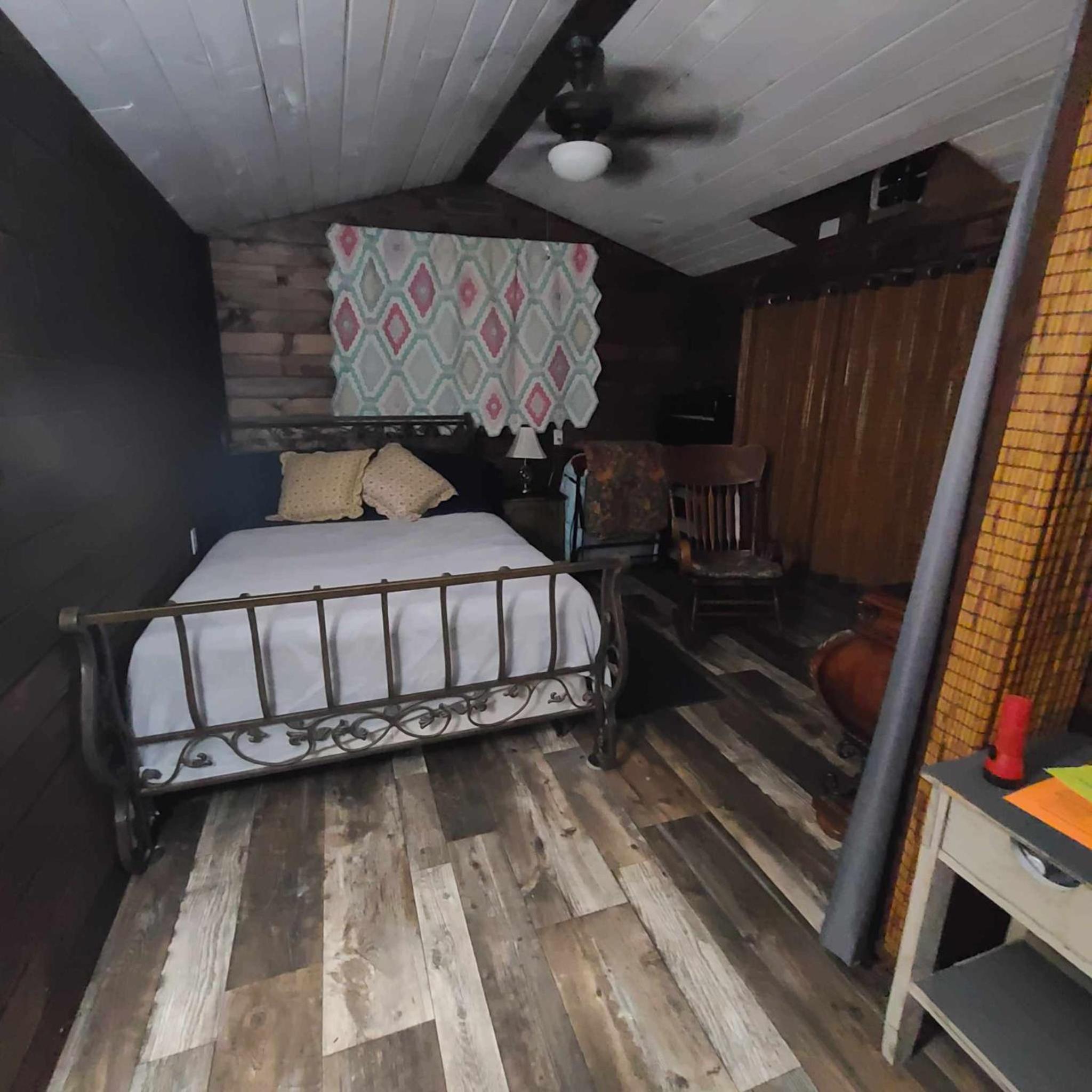 One-Bedroom House photo 1