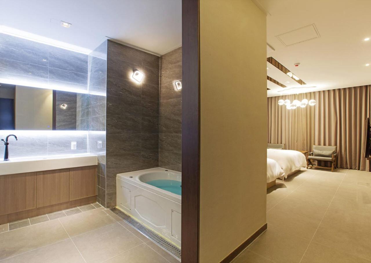 Superior Suite with Sea View photo 3