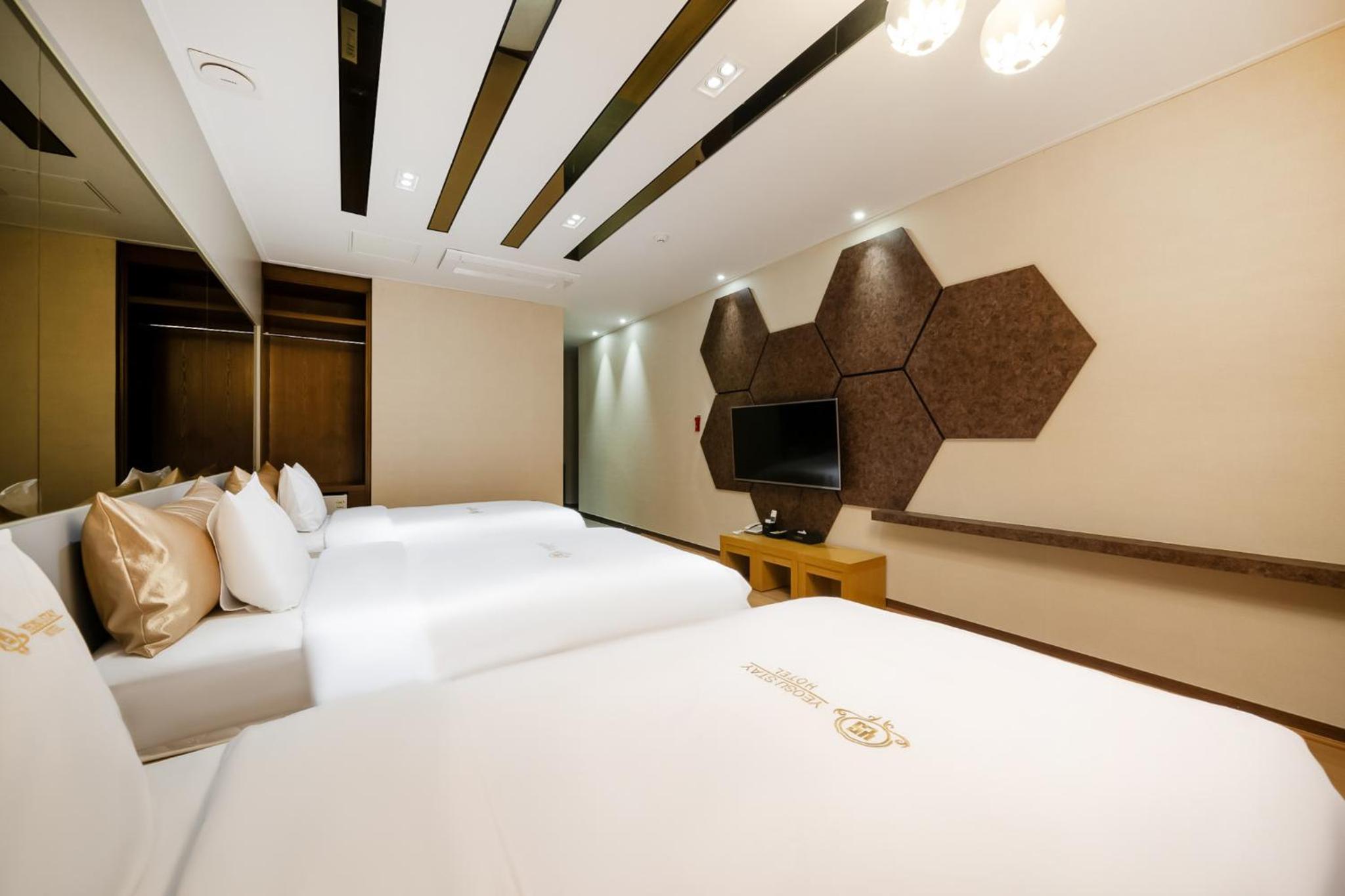 Deluxe Triple Room photo 3
