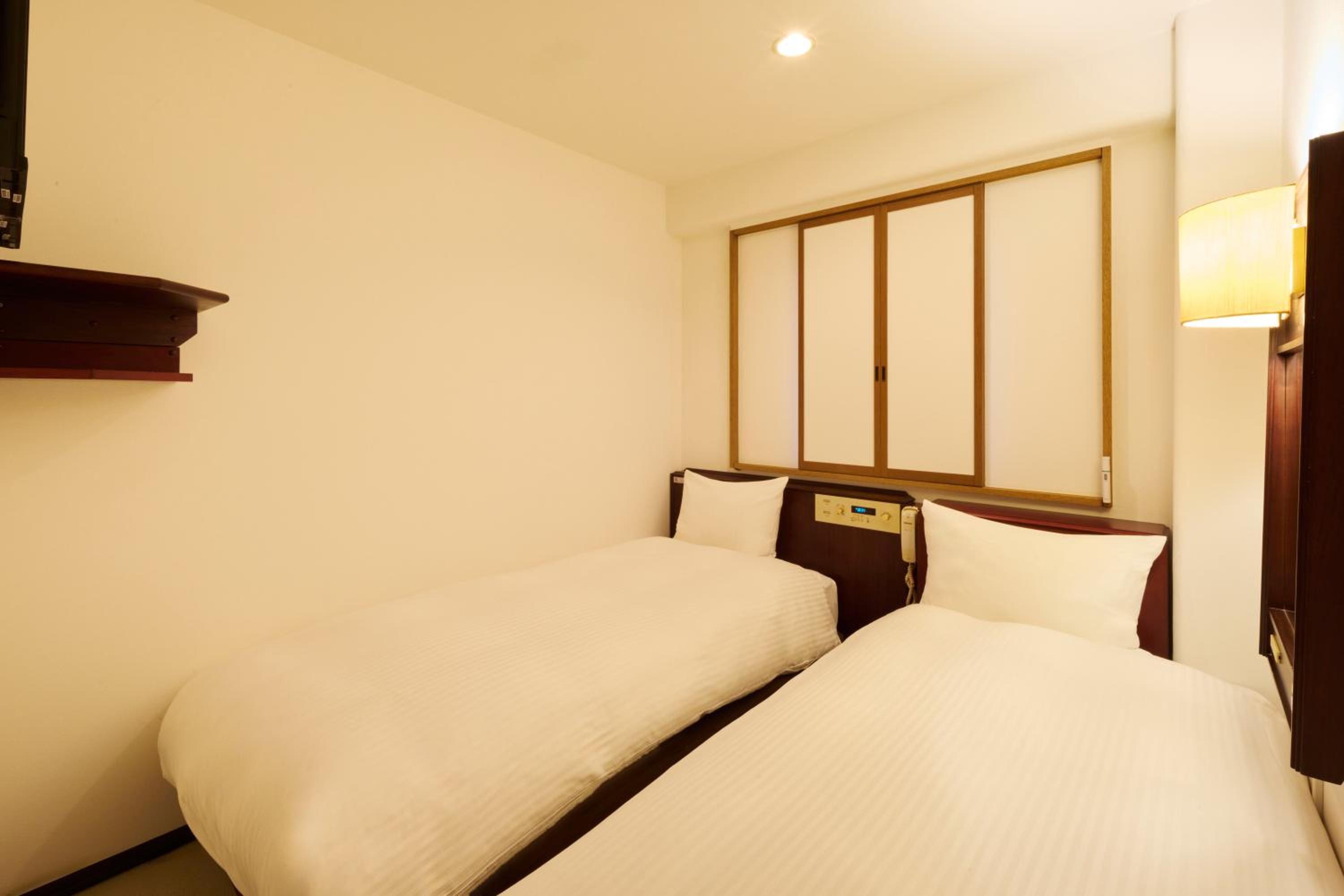 Twin Room - Non-Smoking photo 1