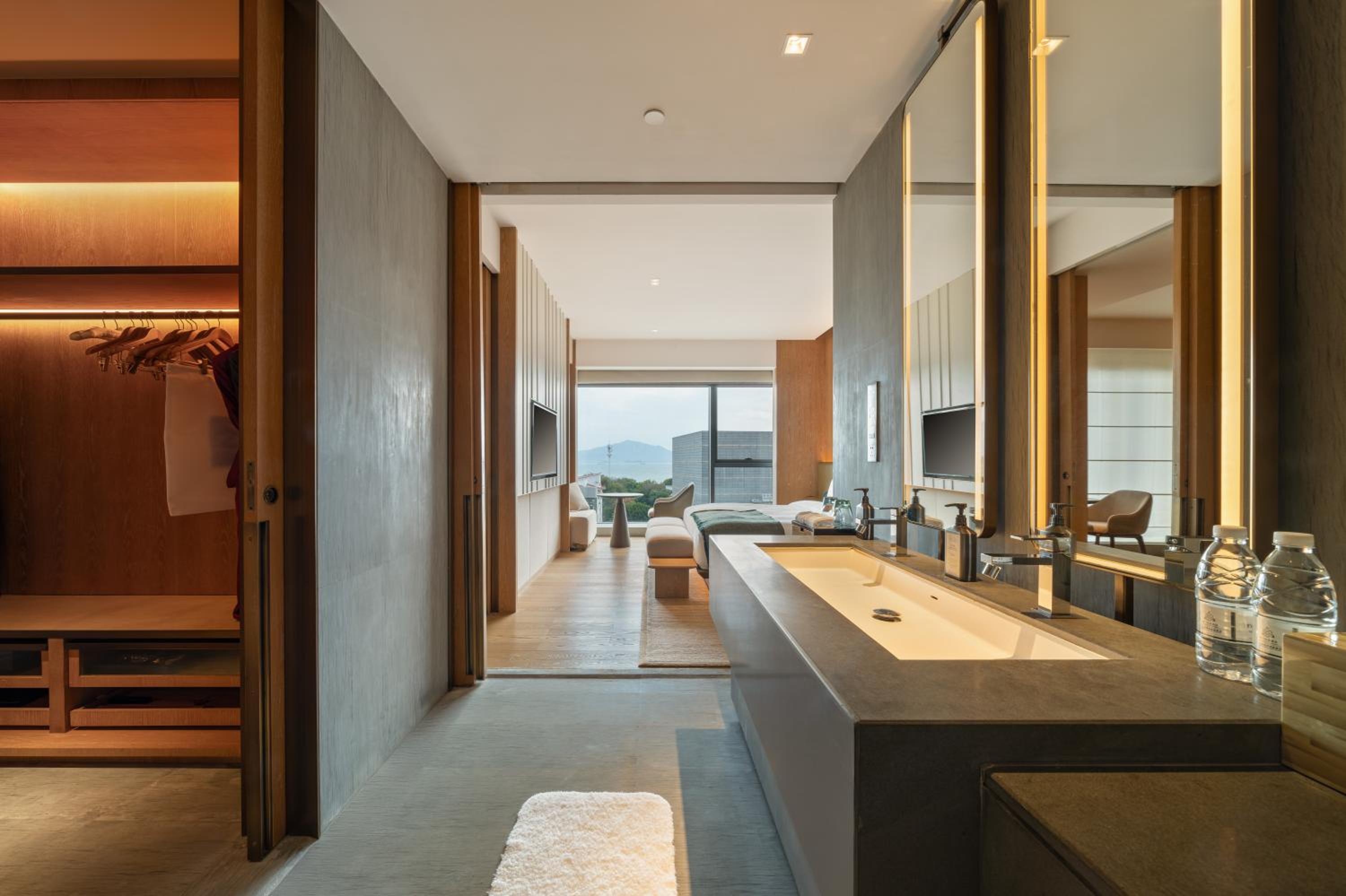 Premium King Suite with Sea View photo 3