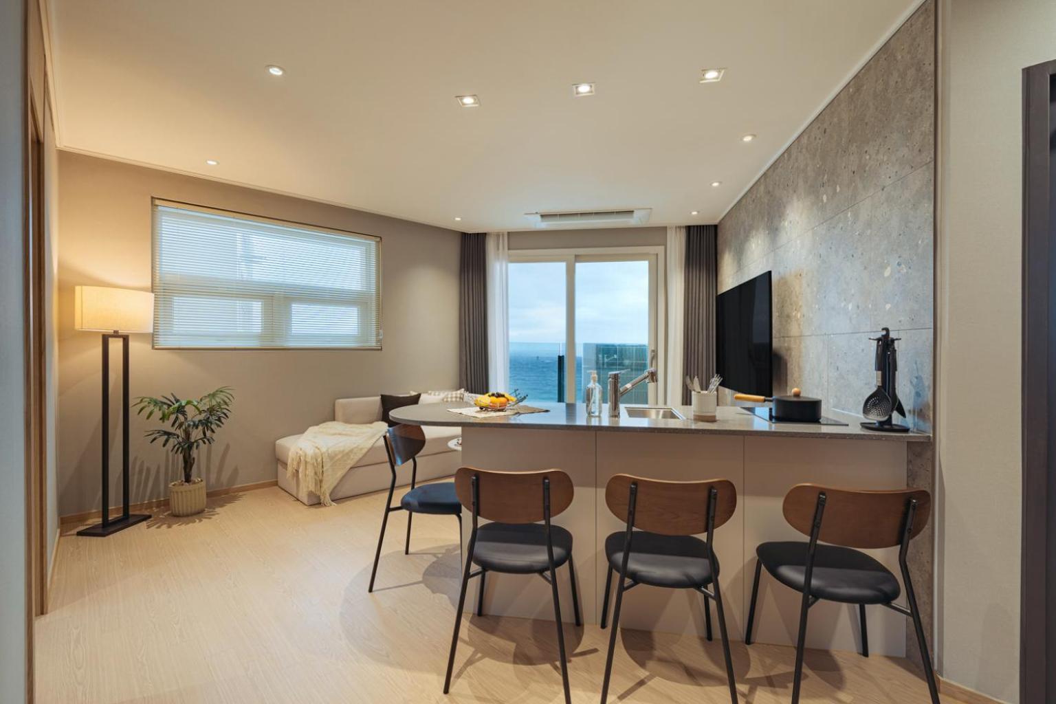 Family Two Room Ocean - Photo 1