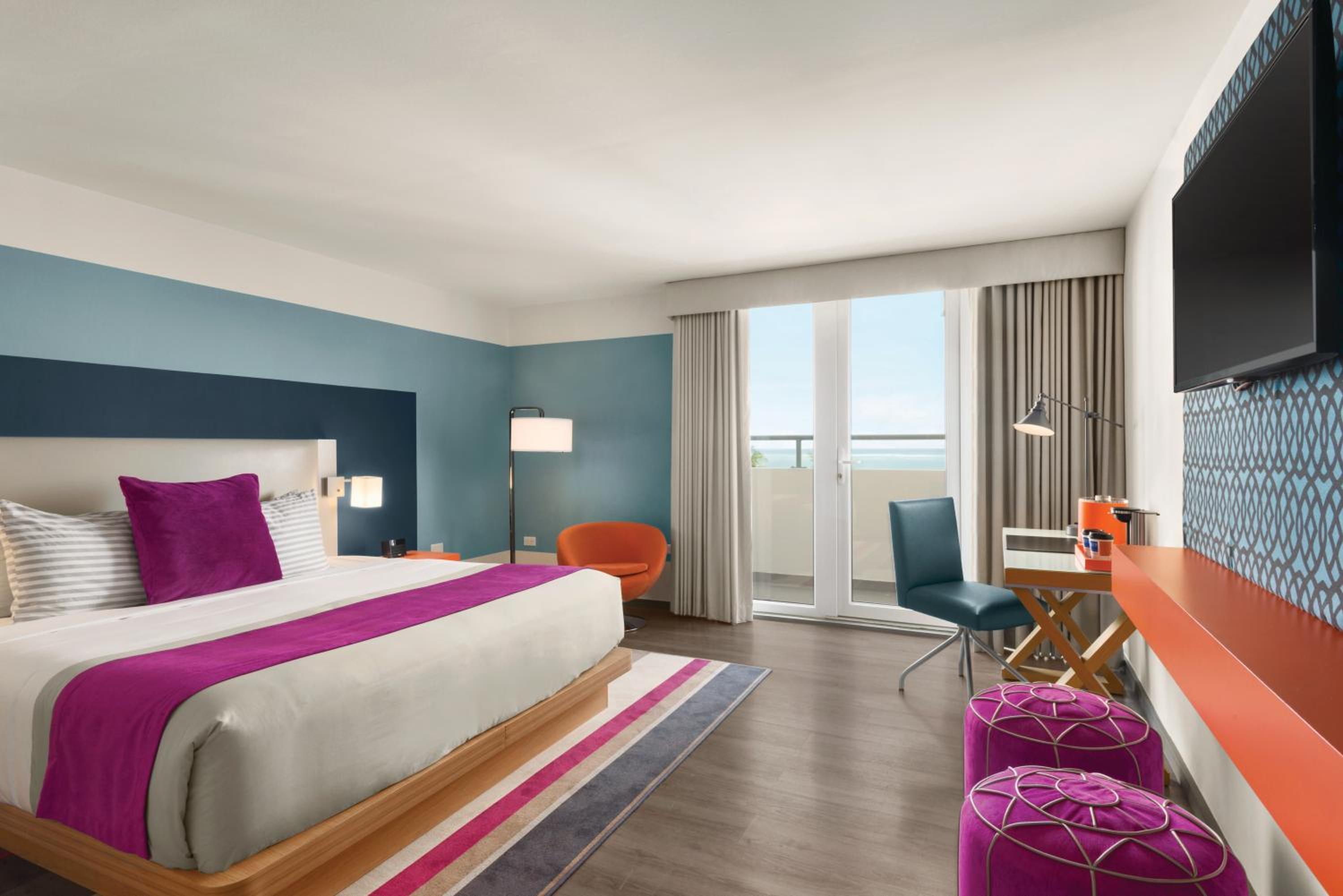 King Room with Balcony - Partial Ocean View - Photo 2