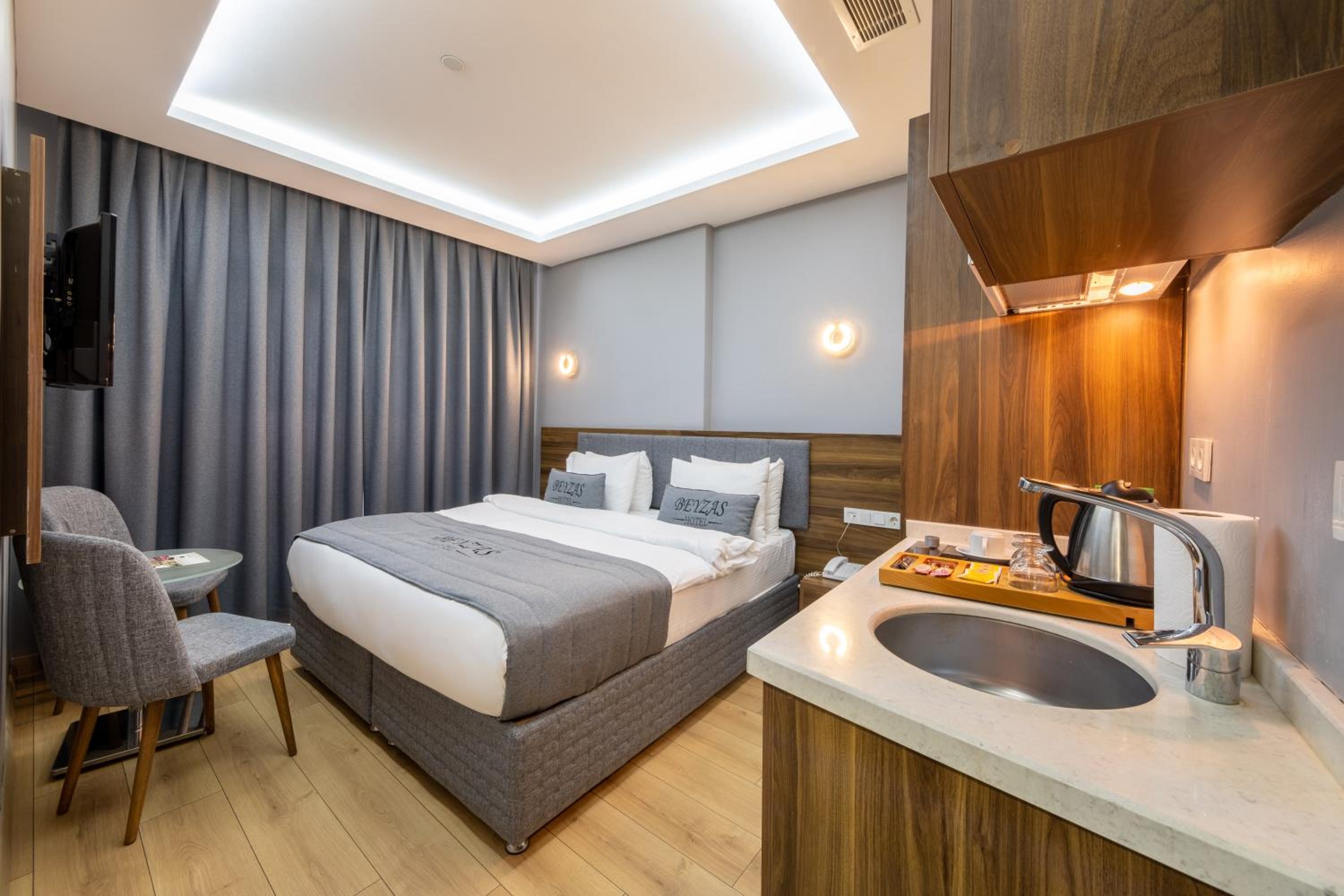 Deluxe Double Room with Balcony photo 2