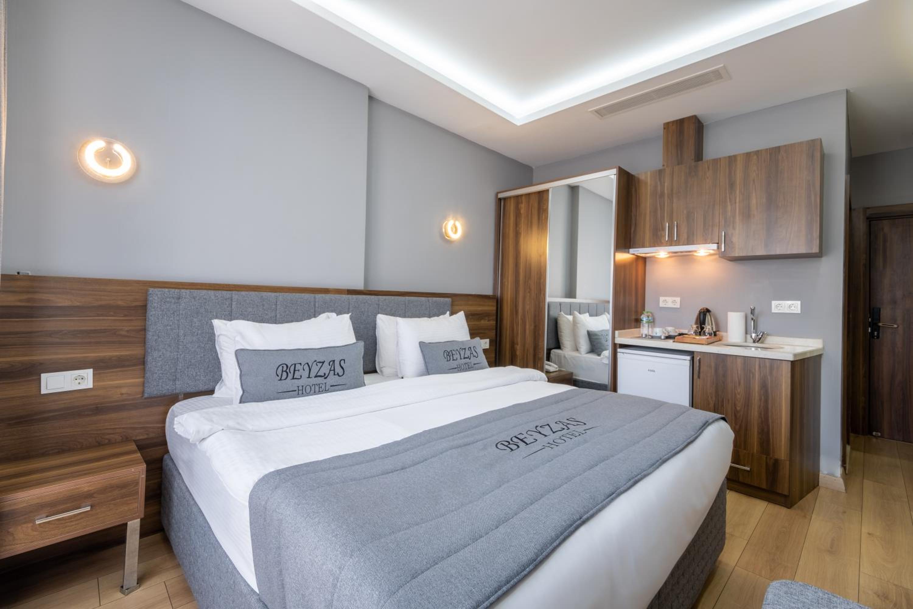 Deluxe Double Room with Balcony photo 1