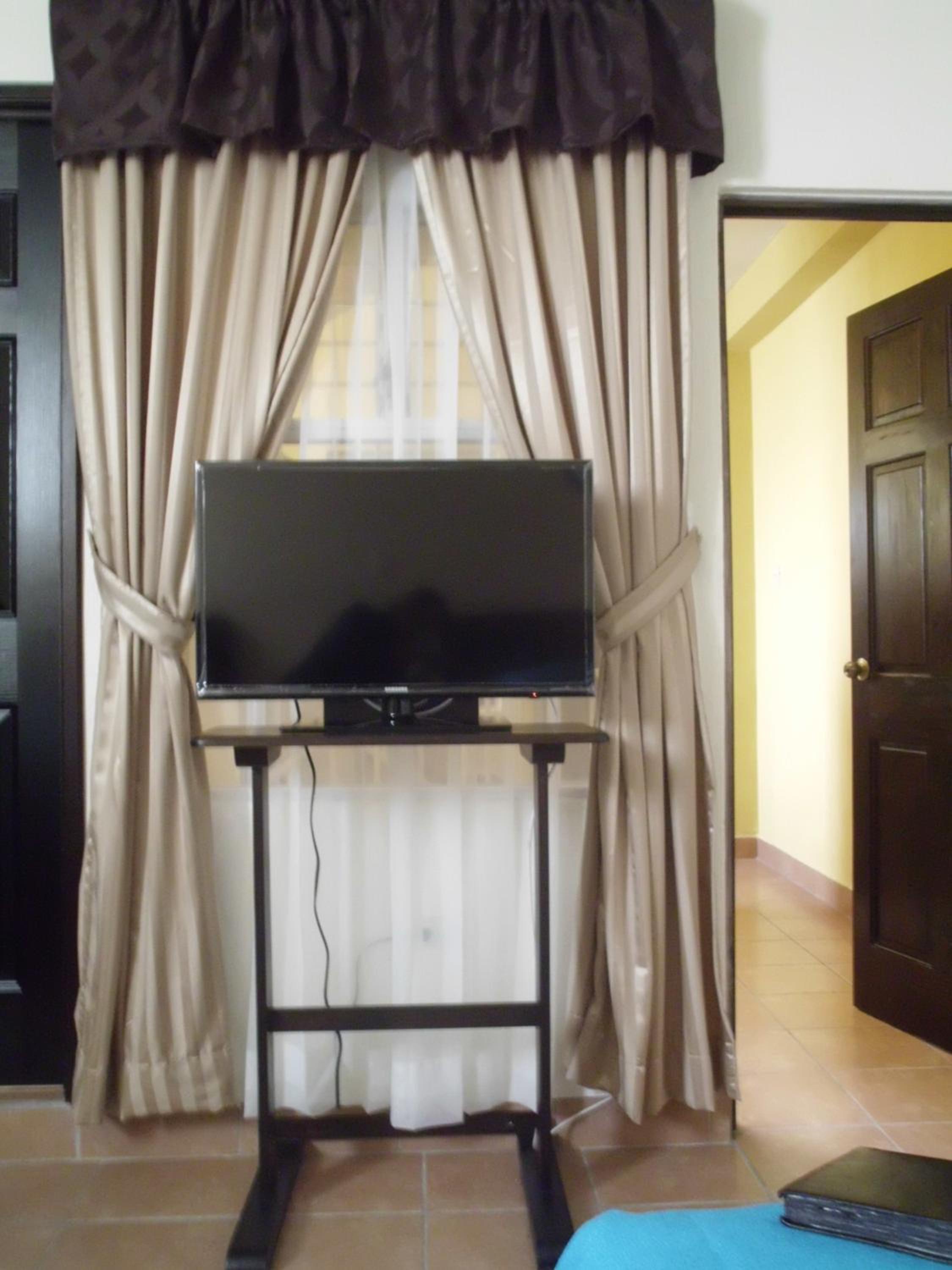 Family Room photo 3