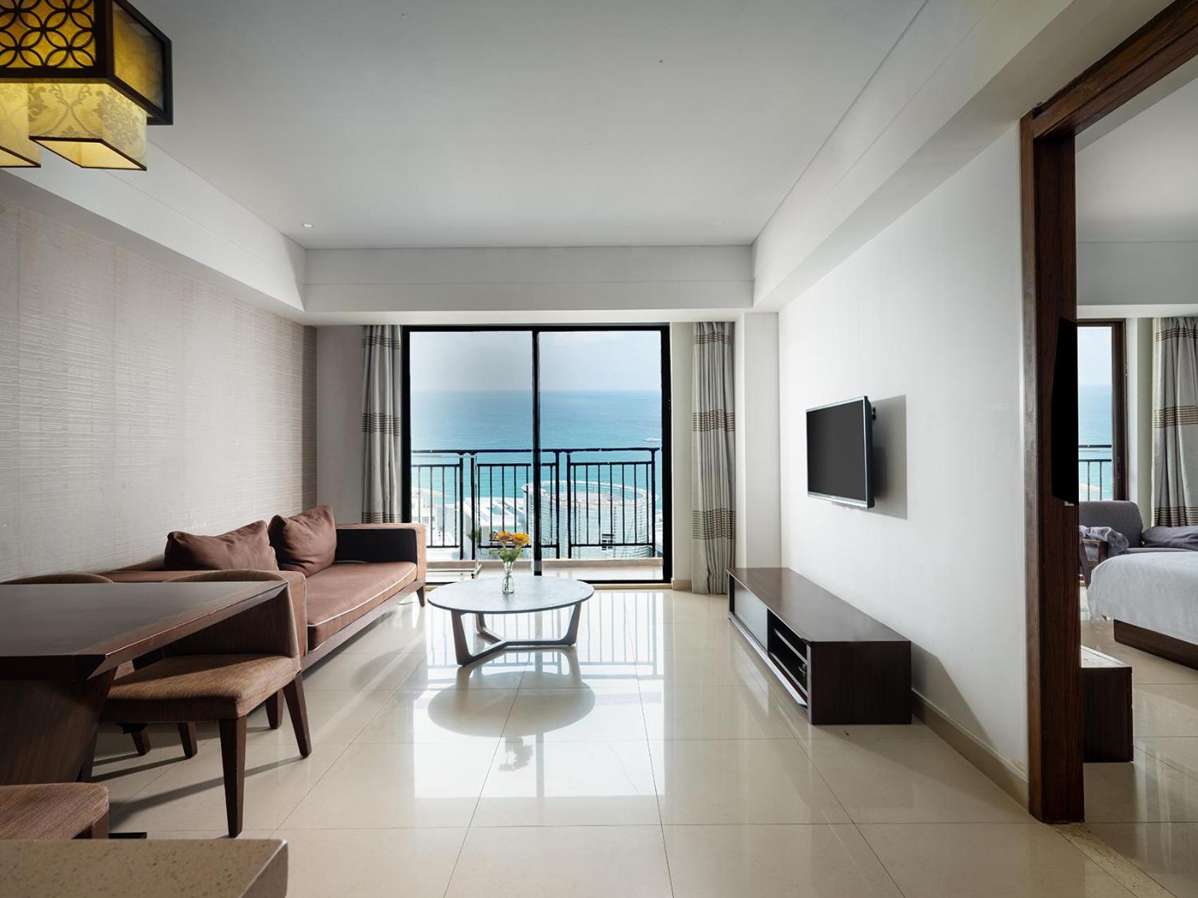 Deluxe Family Suite with sea view