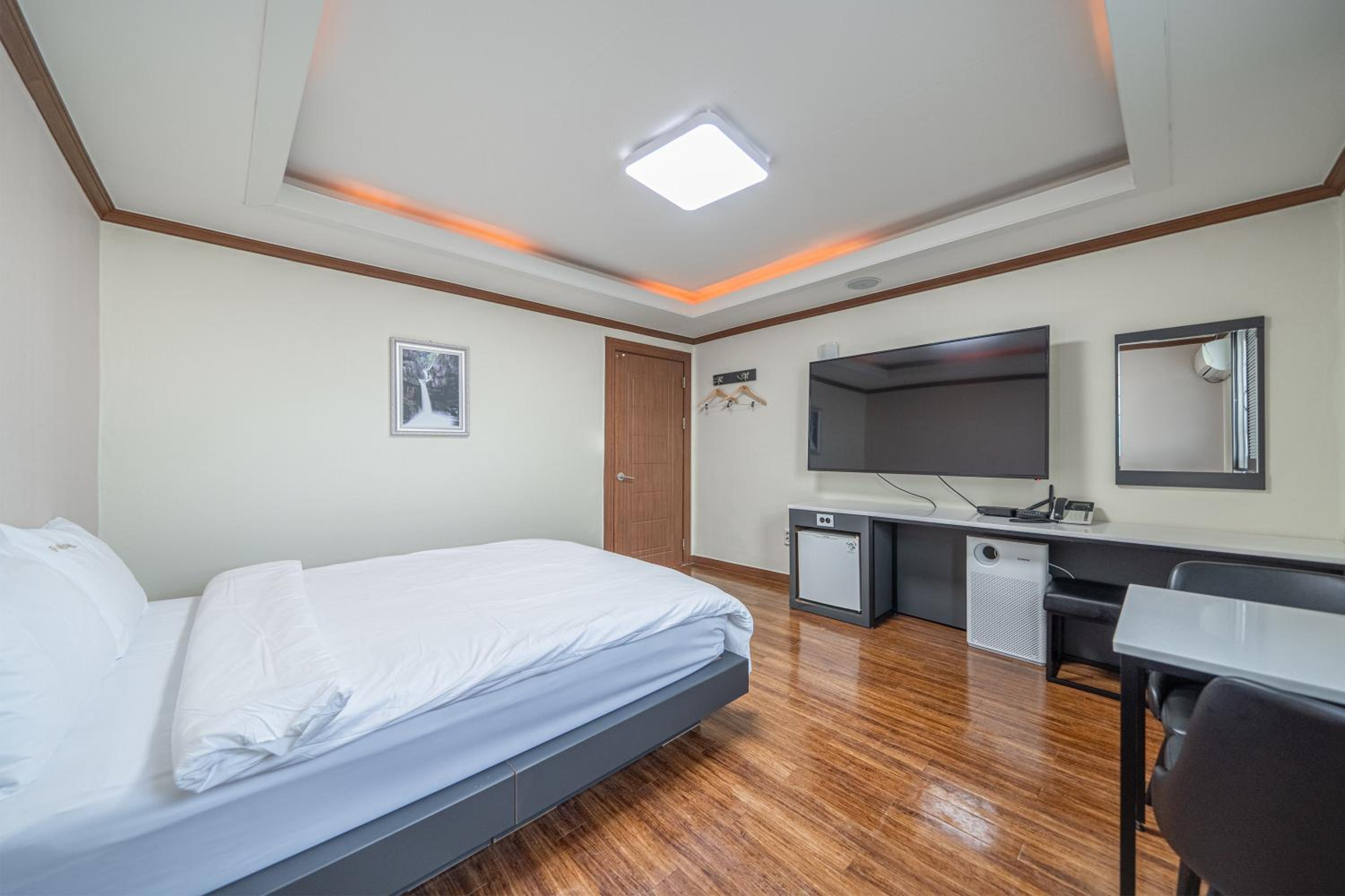 Standard Double Room - Photo 4