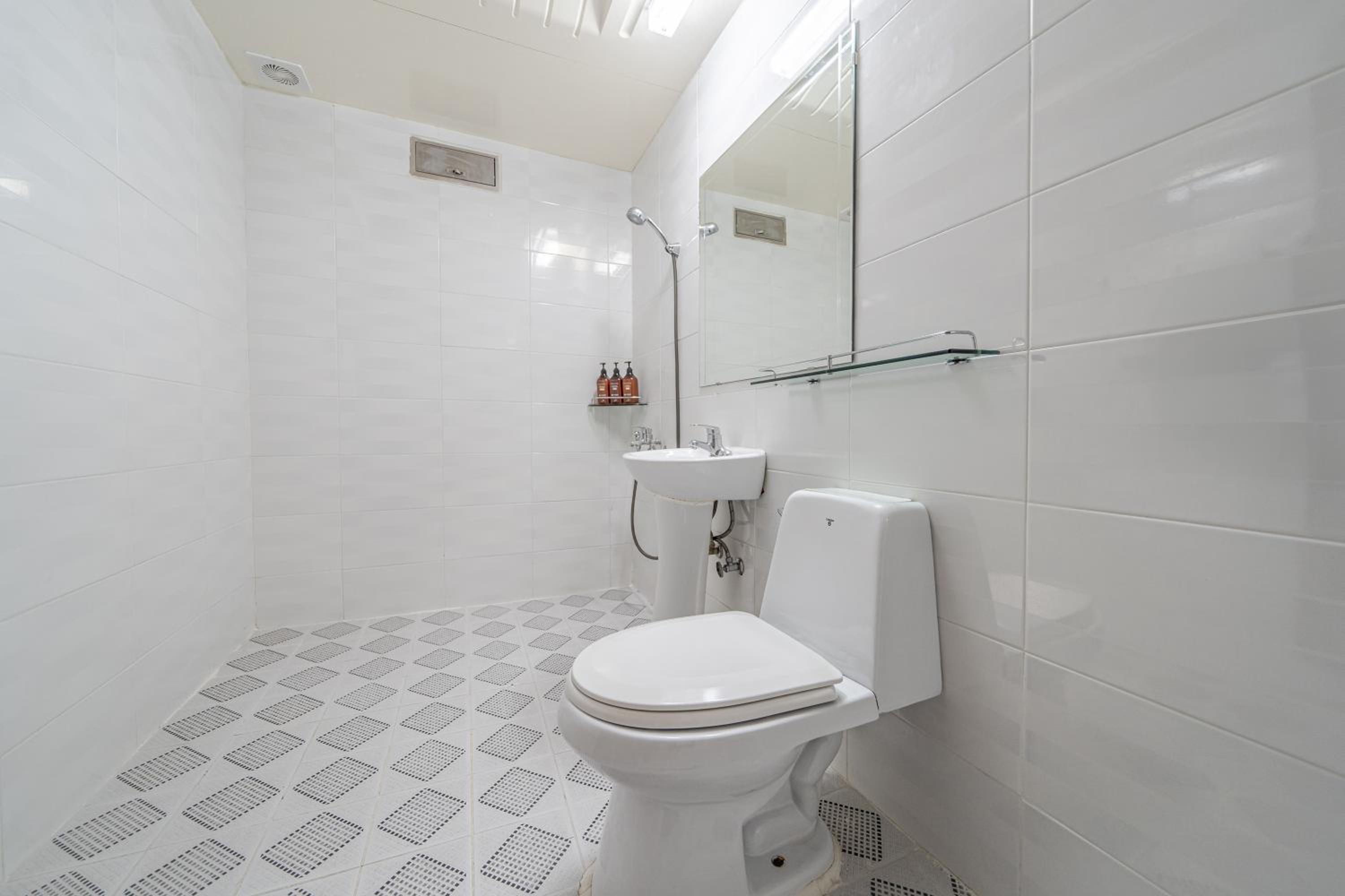 Standard Twin Room - Photo 7