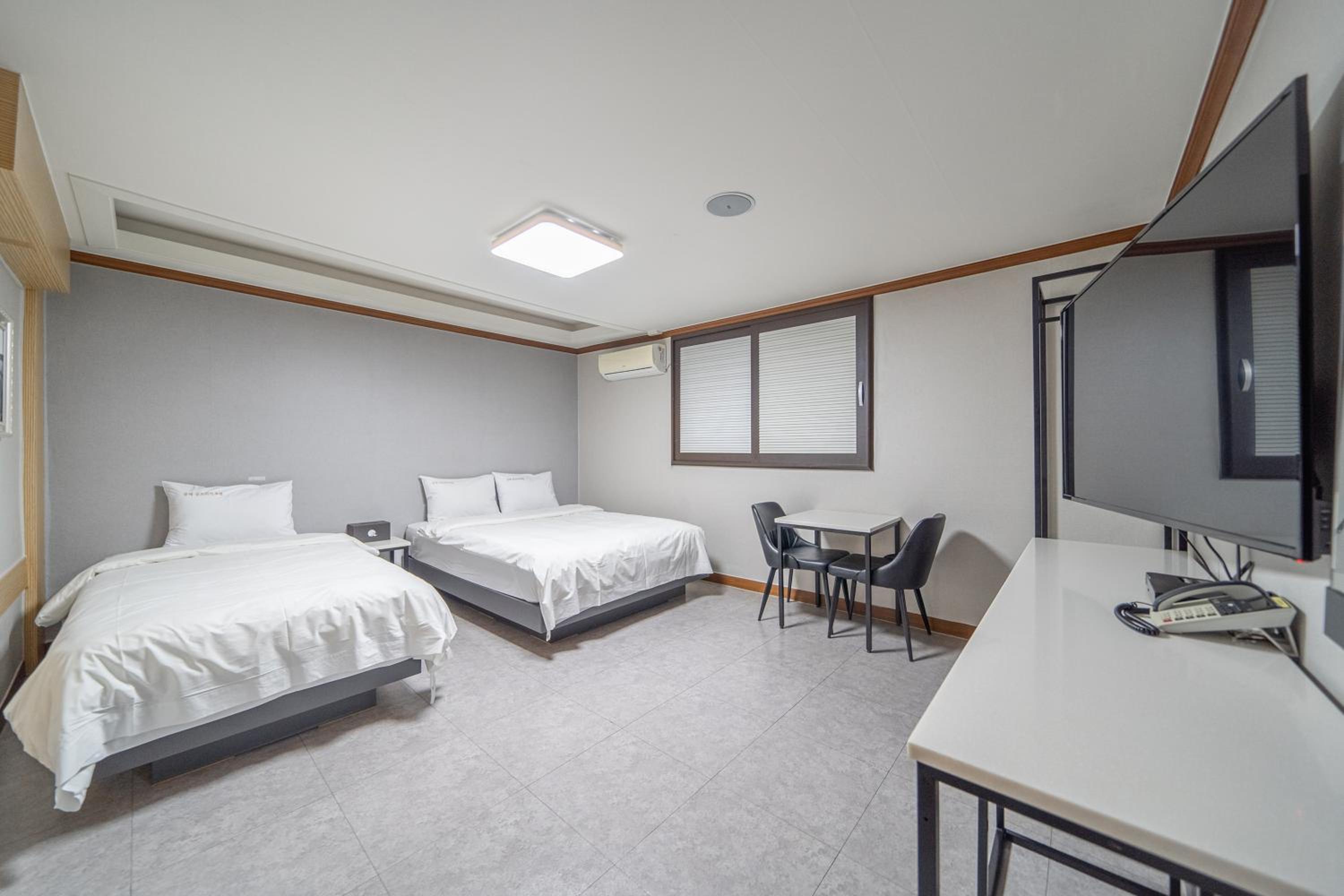 Deluxe Twin Room - Photo 2