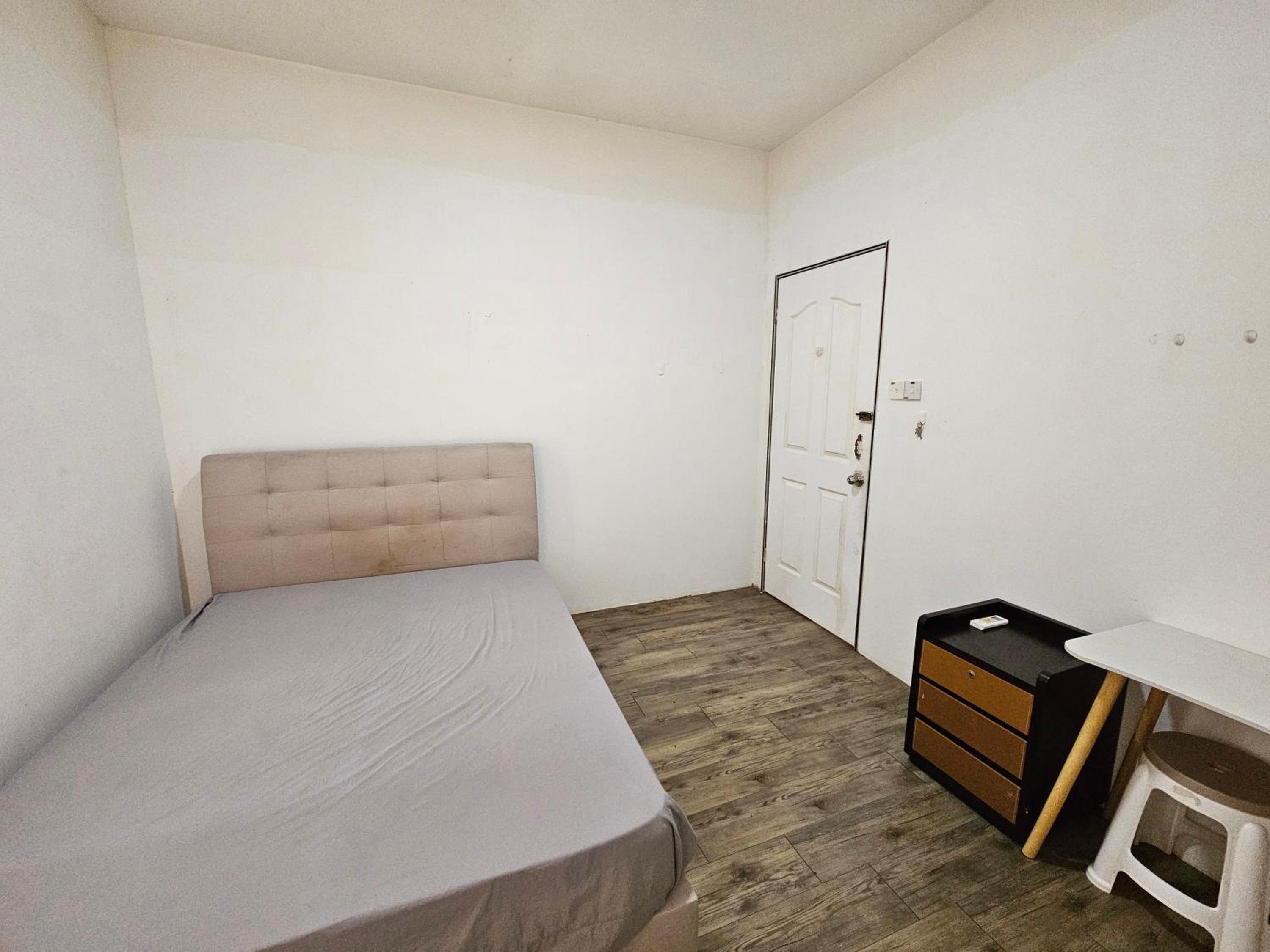 Double Room with Shared Bathroom photo 2