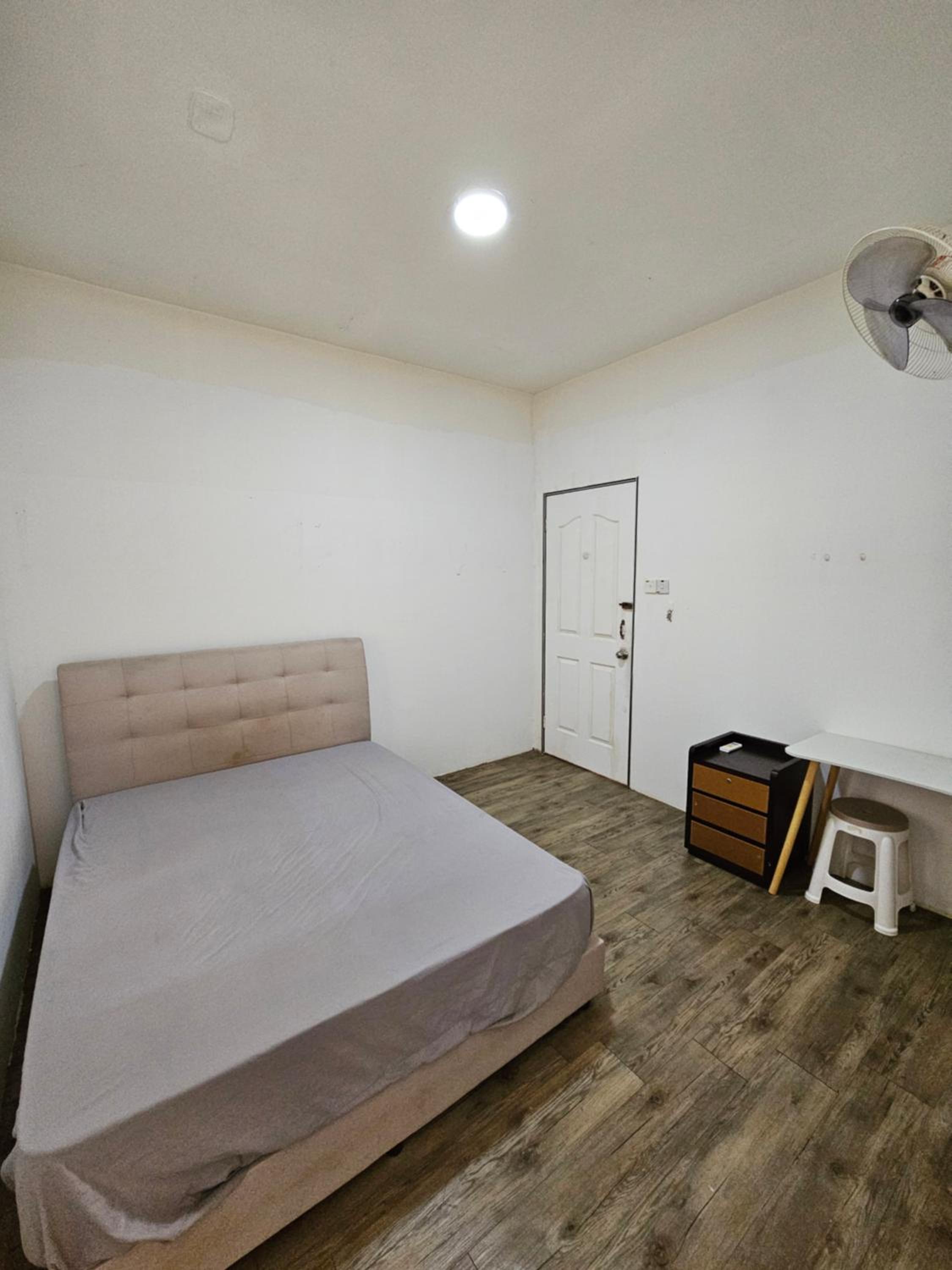 Double Room with Shared Bathroom photo 3