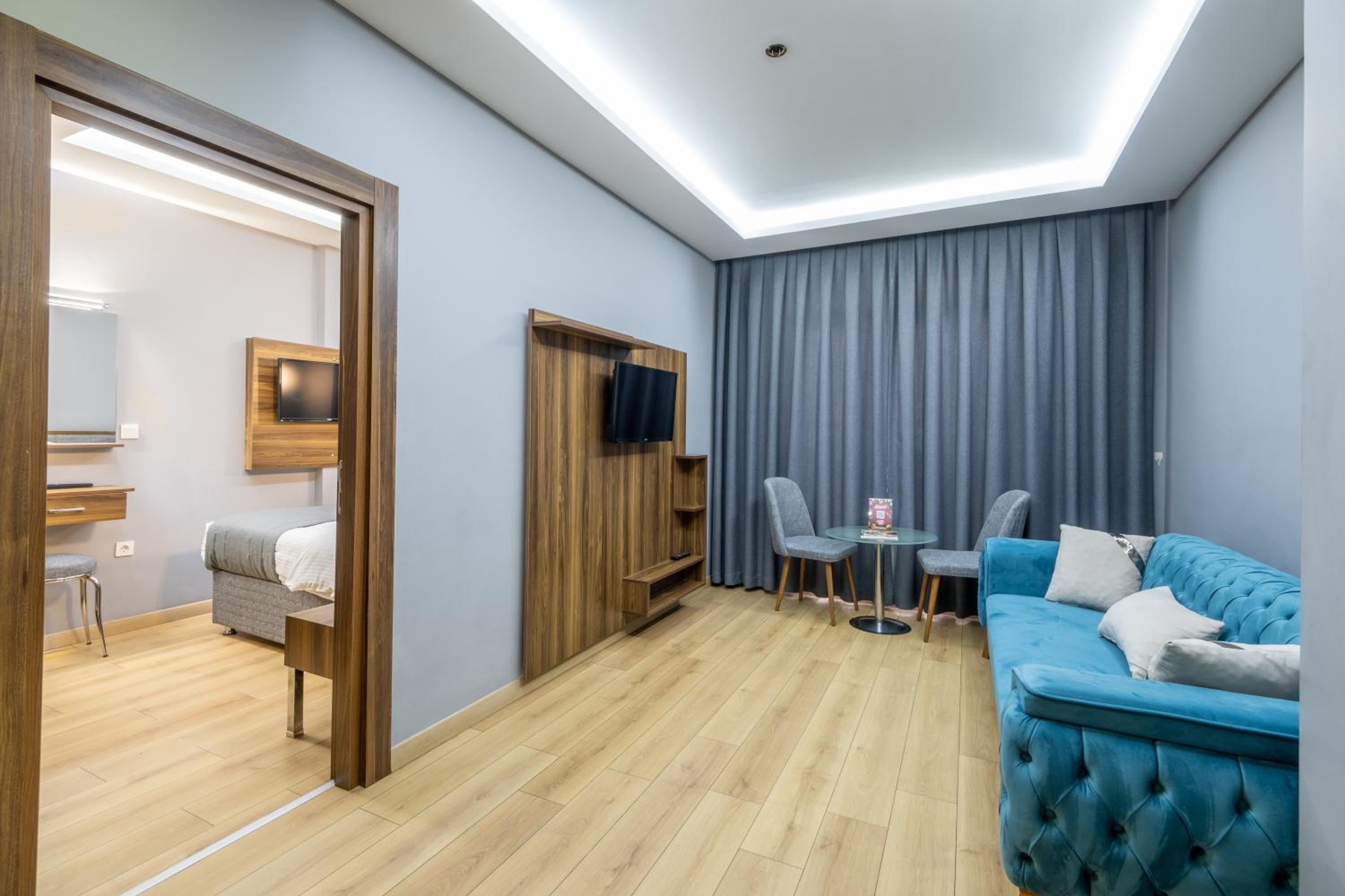 Suite with City View photo 2