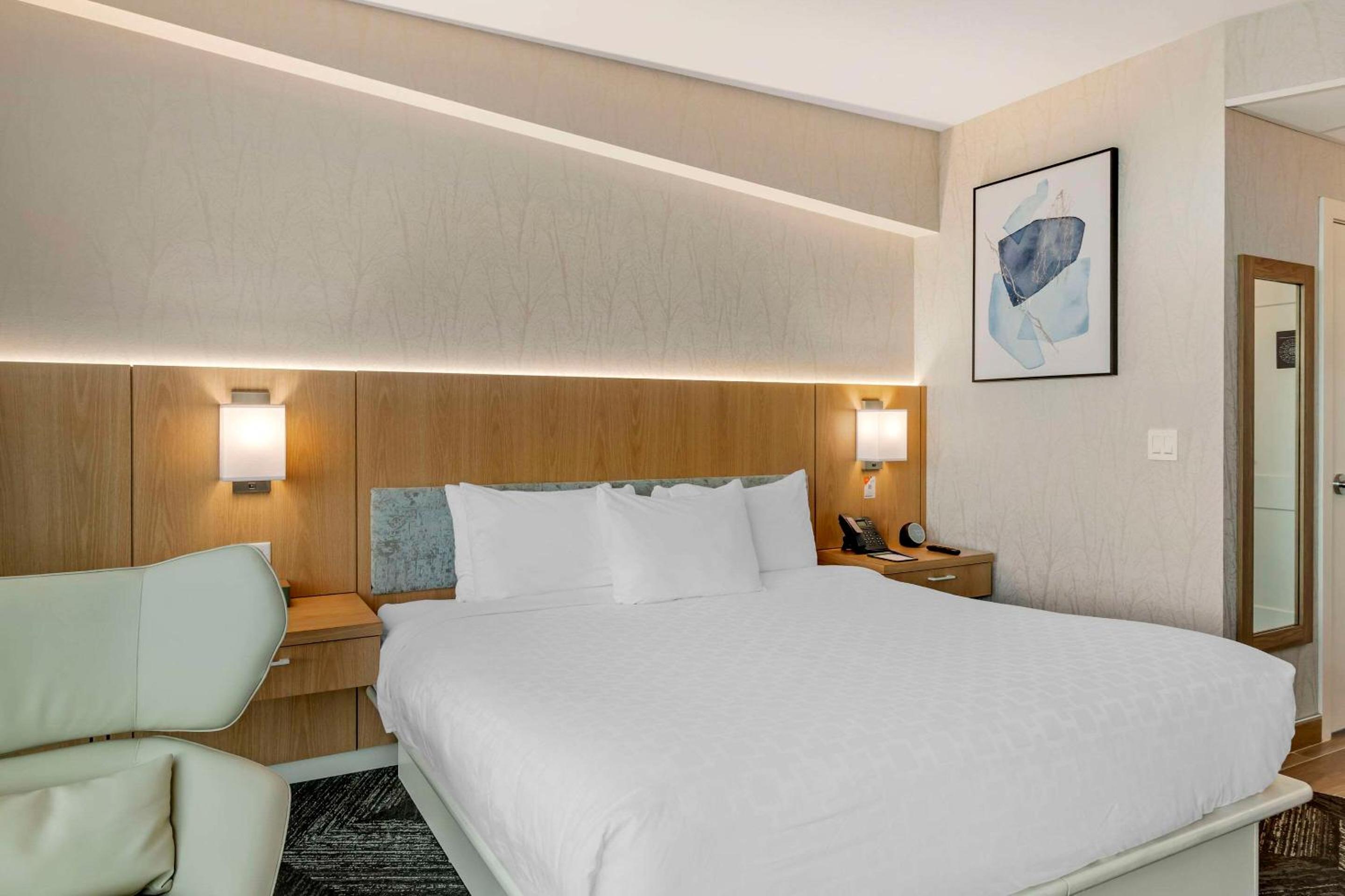 King Room with City View - Non-Smoking - Photo 1