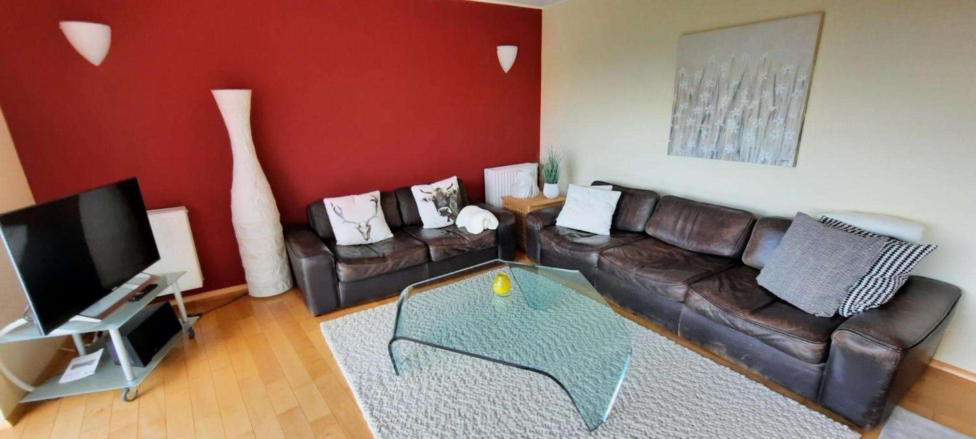 Three-Bedroom Apartment with Mountain View photo 2